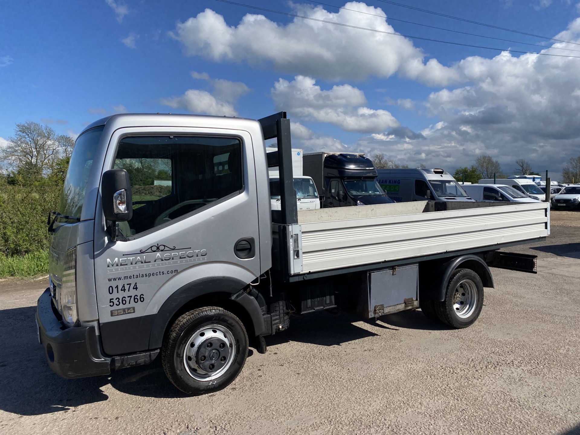 ON SALE NISSAN CABSTAR 35.14 - 2.5 TURBO DIESEL "LWB" DROPSIDE (TWIN WHEELER) 14 REG - AIR CON - - Image 4 of 17