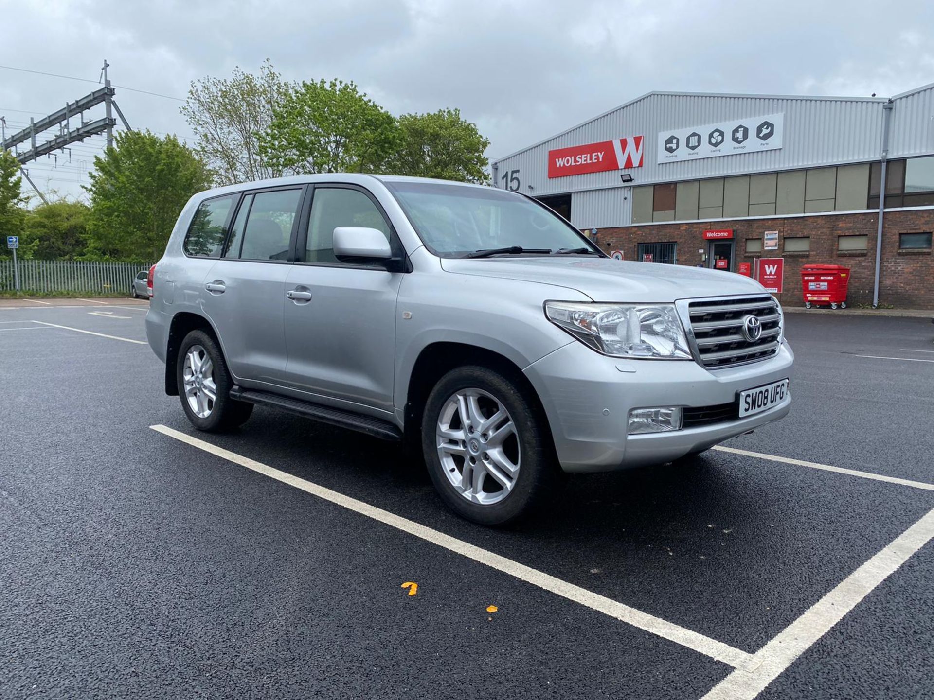 TOYOTA LANDCRUISER V8 4.5D-4D AUTO (NEW SHAPE) LEATHER - SAT NAV - AIR SUSPENSION- 7 SEATER -WOW!!!