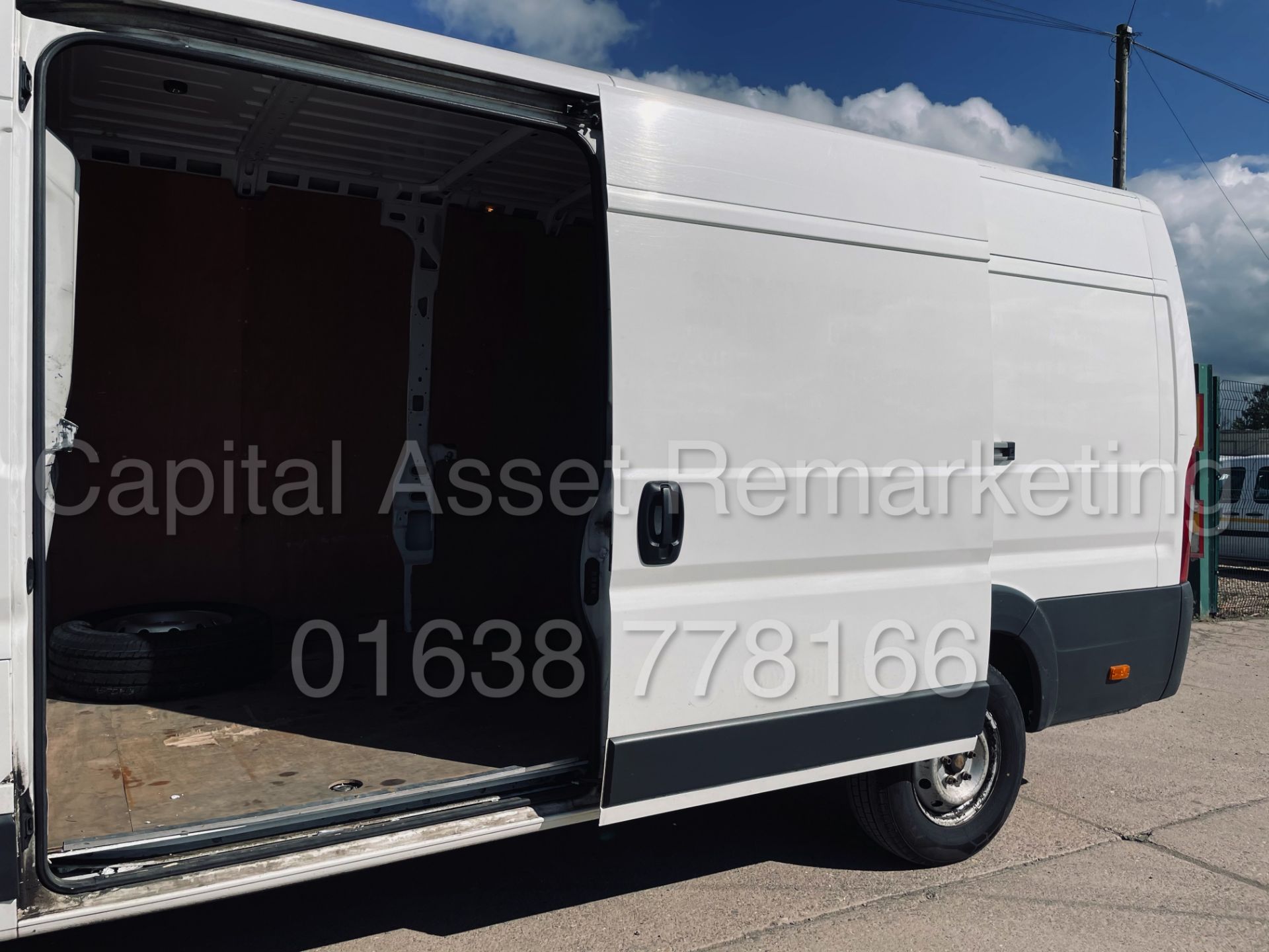 PEUGEOT BOXER 435 *PROFESSIONAL* L4 - XLWB HI-ROOF (2018 -EURO 6) '2.0 BLUE HDI - 130 BHP - 6 SPEED' - Image 24 of 43