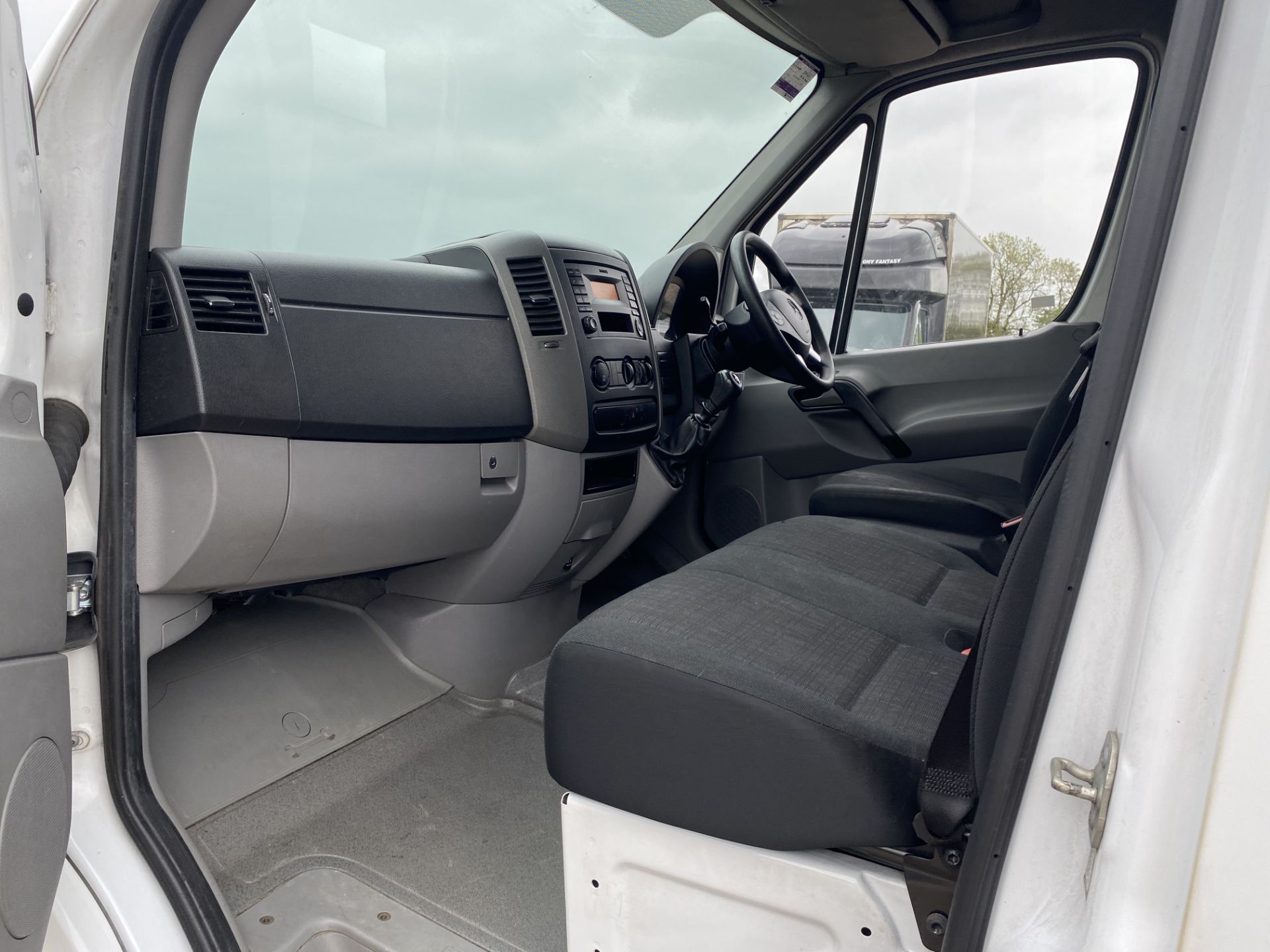 MERCEDES SPRINTER 314CDI "LWB" HIGH ROOF WITH FULL ELECTRIC TAIL-LIFT - 2018 MODEL - 1 OWNER - FSH - Image 9 of 18
