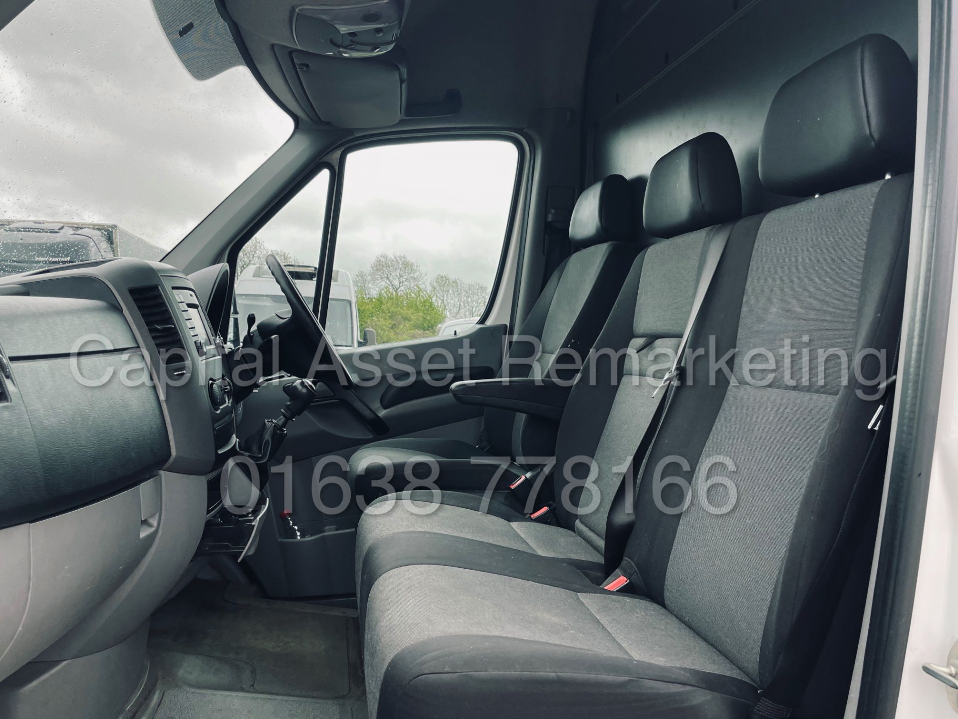 VOLKSWAGEN CRAFTER CR35 *LWB HI-ROOF* (2017 - EURO 6) '2.0 TDI BMT - 6 SPEED' *CRUISE CONTROL* - Image 21 of 39