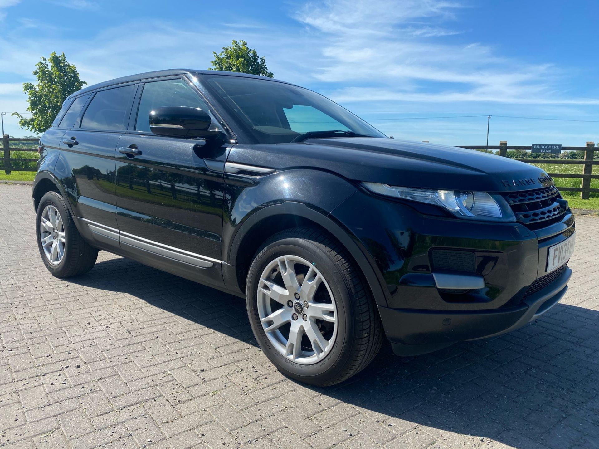 (On Sale) RANGE ROVER EVOQUE 2.2 eD4 (PURE TECH PACK) *5 - DOOR* PAN ROOF -LEATHER - "HUGE SPEC !!!"