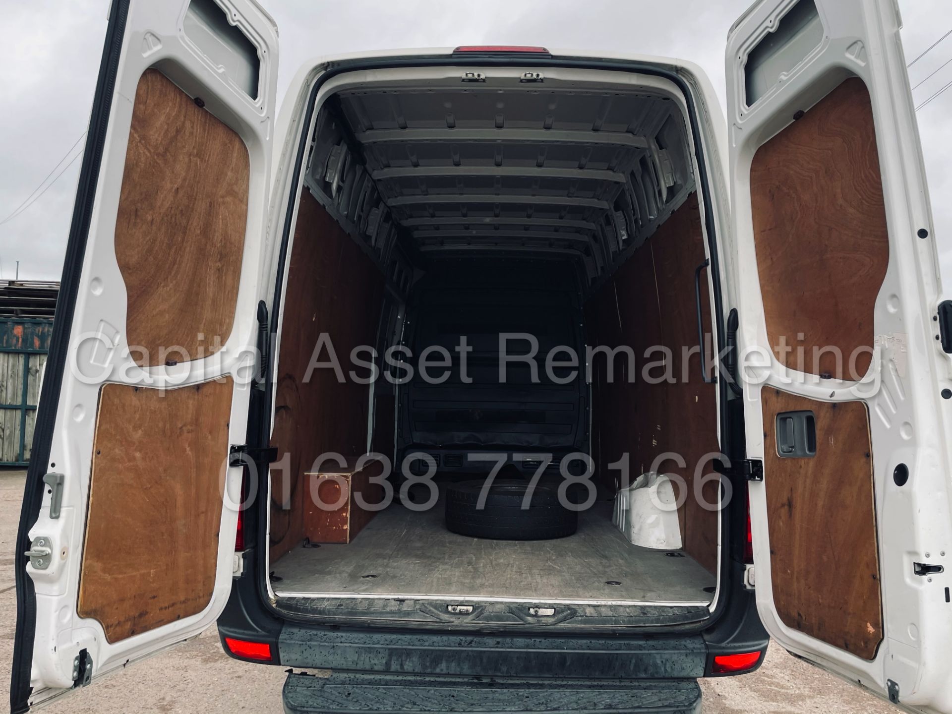 VOLKSWAGEN CRAFTER CR35 *LWB HI-ROOF* (2017 - EURO 6) '2.0 TDI BMT - 6 SPEED' *CRUISE CONTROL* - Image 23 of 39