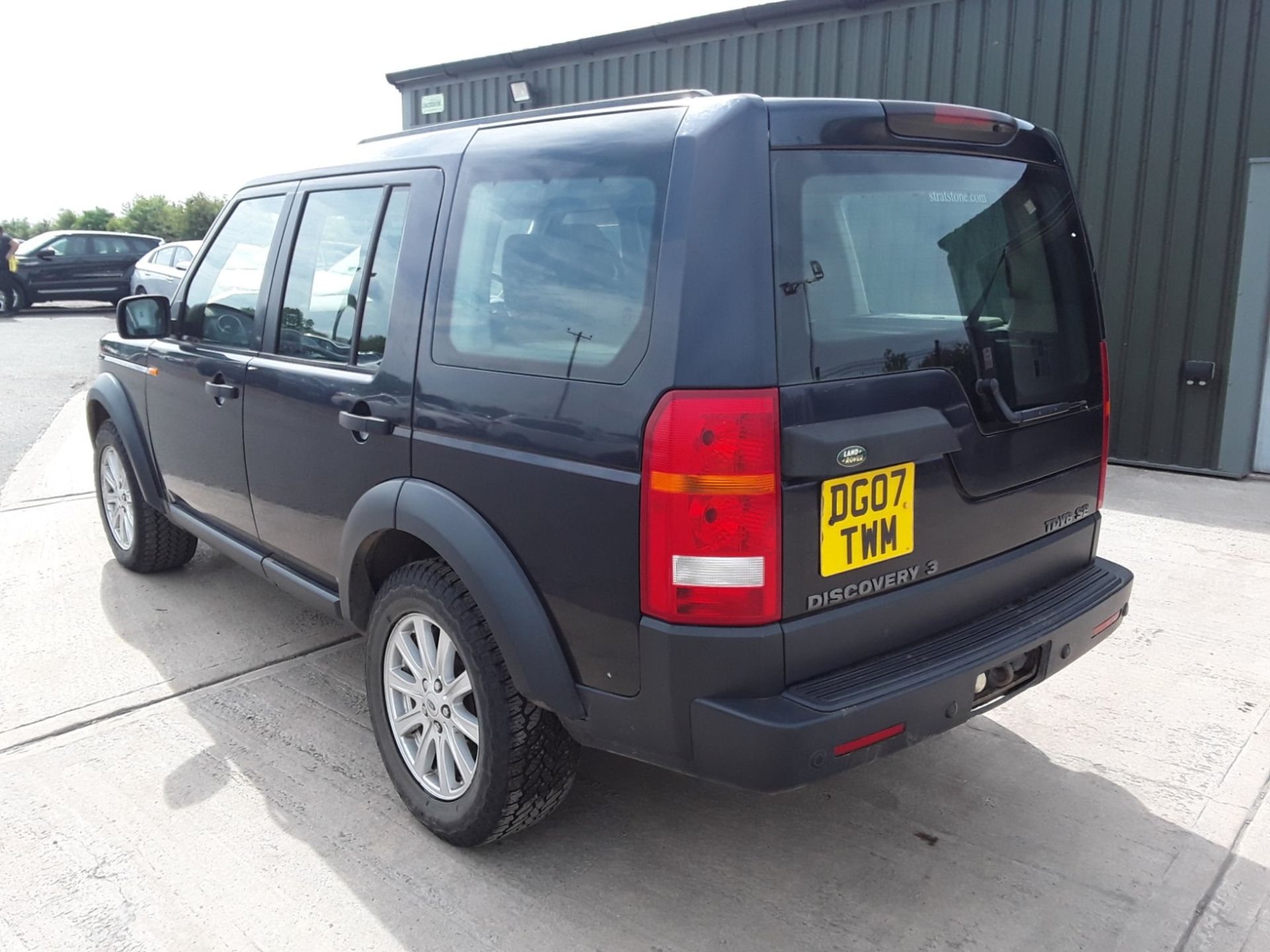 (On Sale) LAND ROVER DISCOVERY 3 *SE EDITION* 7 SEATER SUV (2007) '2.7 TDV6 - AUTO' *NAV* (NO VAT) - Image 2 of 2