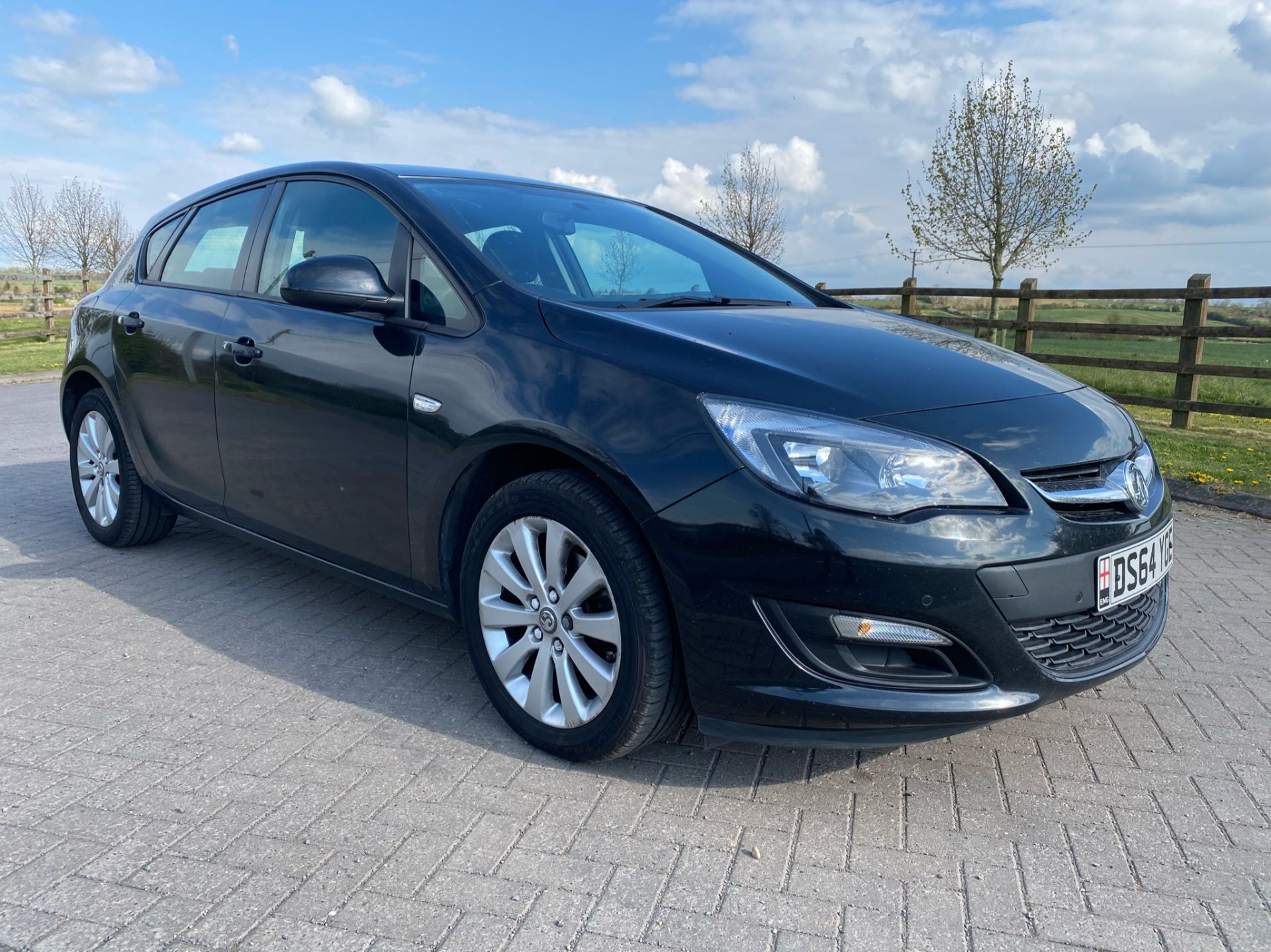 ON SALE VAUXHALL ASTRA 1.6 CDTI "ECO' "DESIGN" 5 DOOR HATCHBACK - AIR CON - NEW SHAPE - 2015 MODEL -