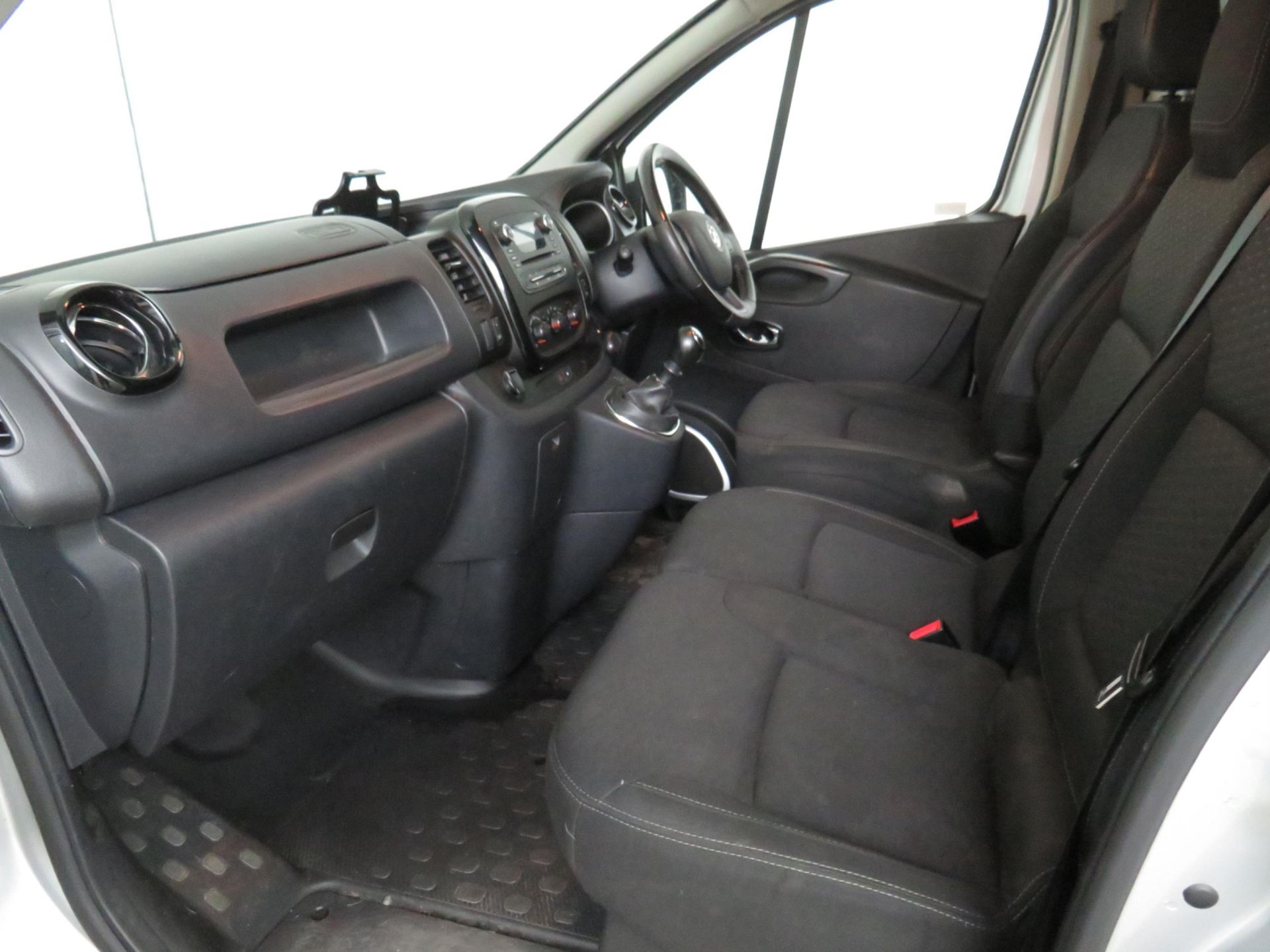 (On Sale) VAUXHALL VIVARO *SPORT* (67 REG - EURO 6) '1.6 CDTI BI-TURBO - STOP/START' *A/C* (1 OWNER) - Image 7 of 12