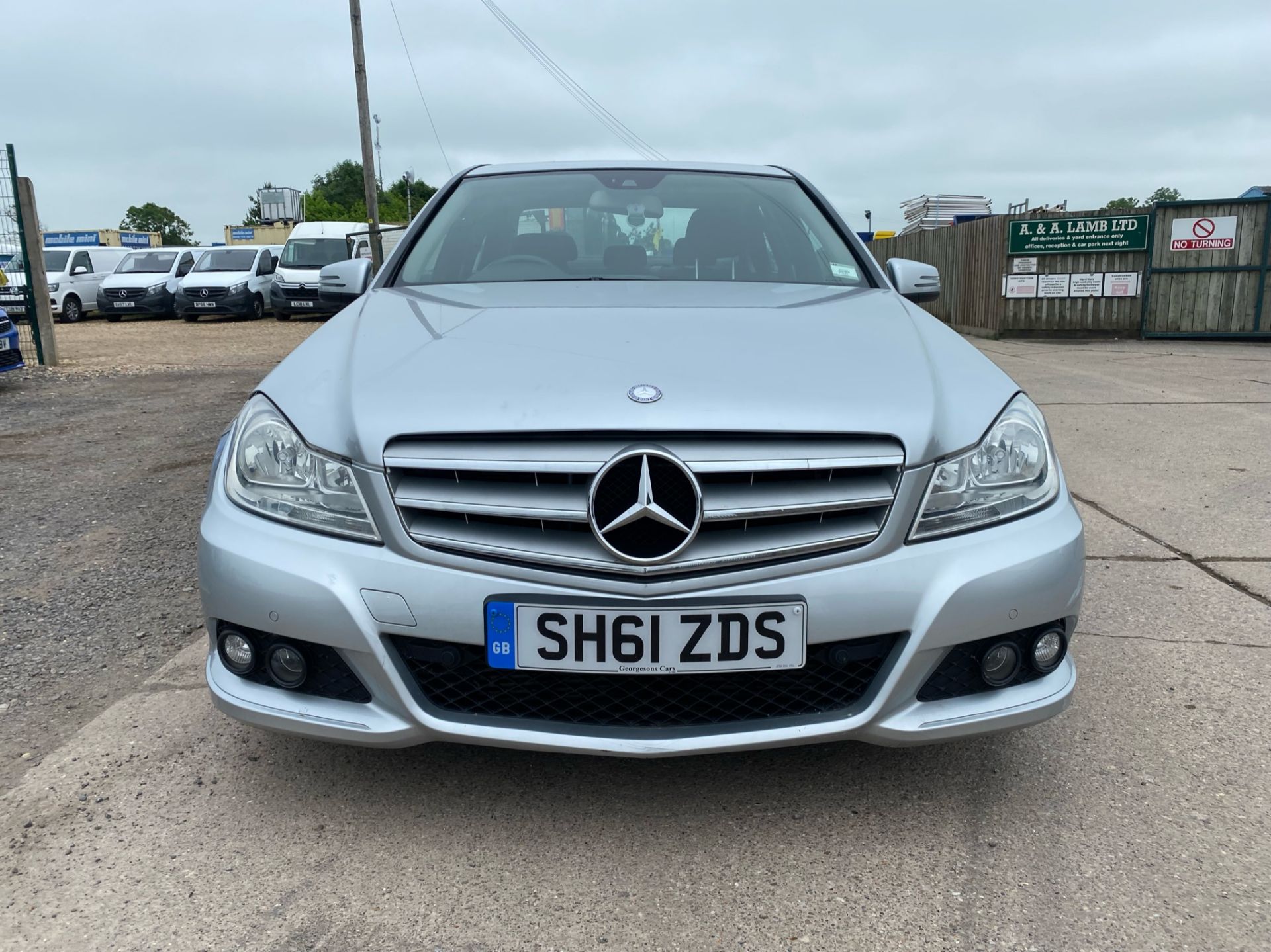 MERCEDES C220 CDI "BLUE EFFICIENCY" AUTO SPECIAL EQUIPMENT SALOON - 2012 MODEL - LOW MILES - LEATHER - Image 4 of 30