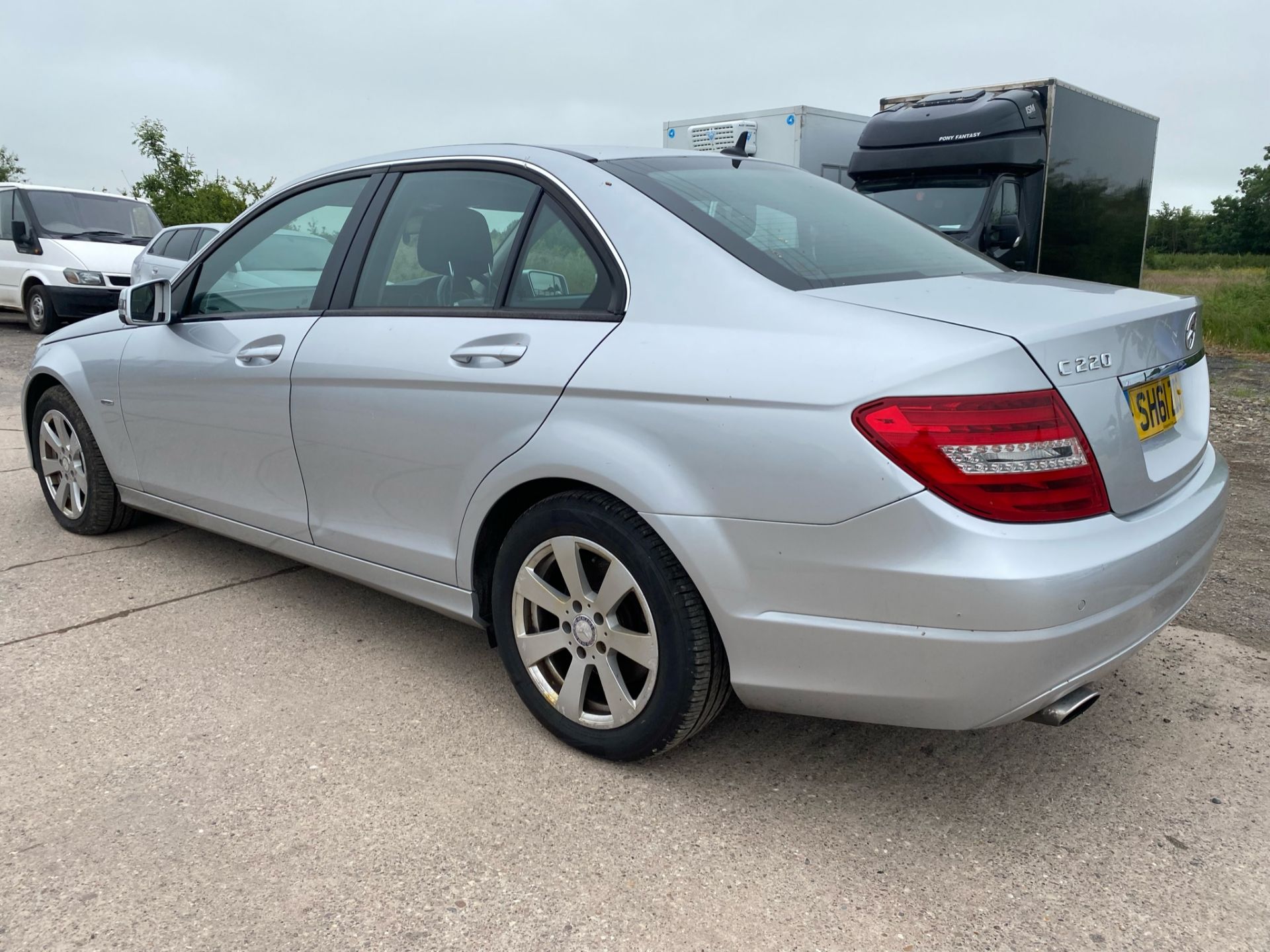 MERCEDES C220 CDI "BLUE EFFICIENCY" AUTO SPECIAL EQUIPMENT SALOON - 2012 MODEL - LOW MILES - LEATHER - Image 11 of 30