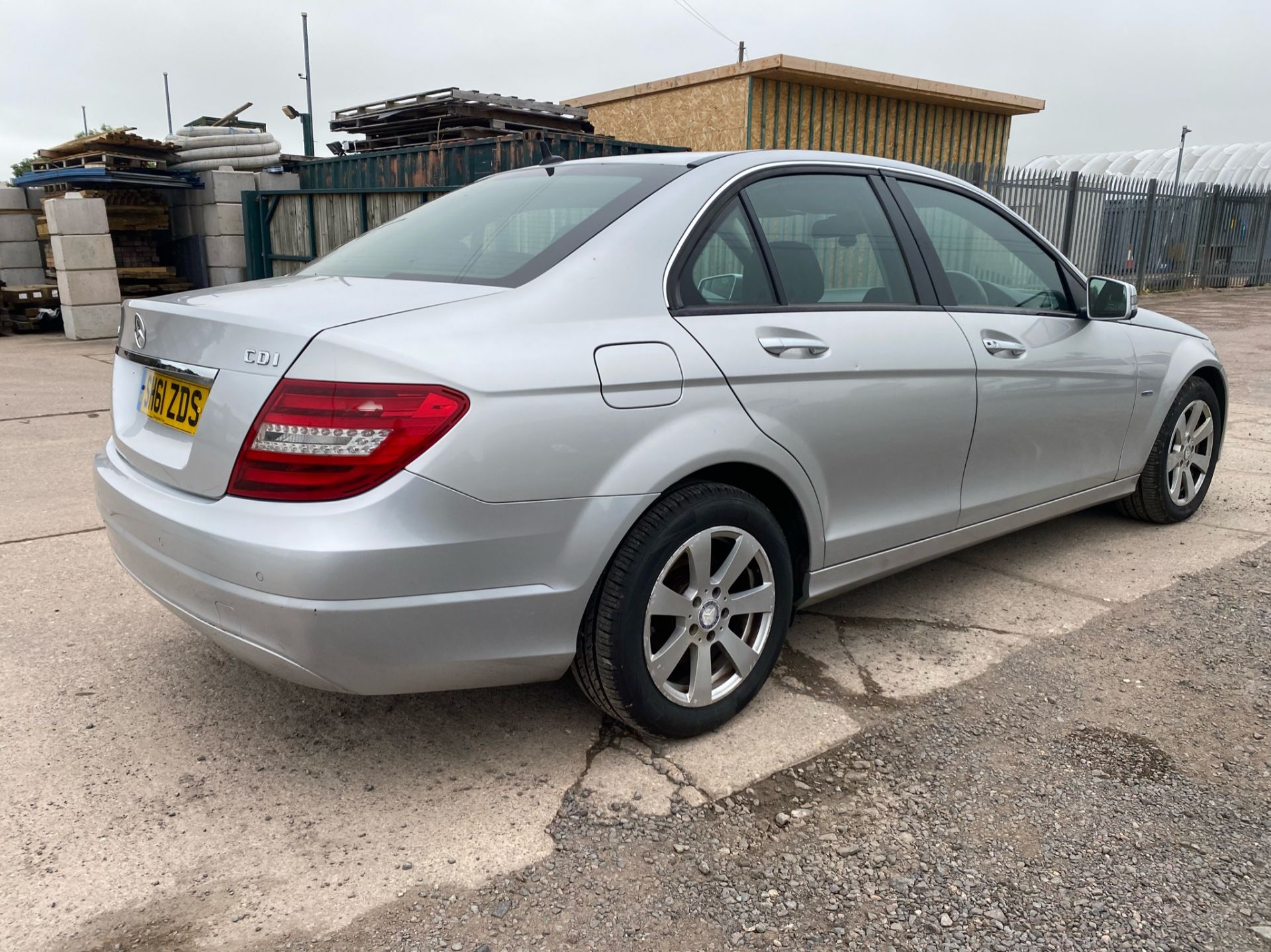 MERCEDES C220 CDI "BLUE EFFICIENCY" AUTO SPECIAL EQUIPMENT SALOON - 2012 MODEL - LOW MILES - LEATHER - Image 14 of 30