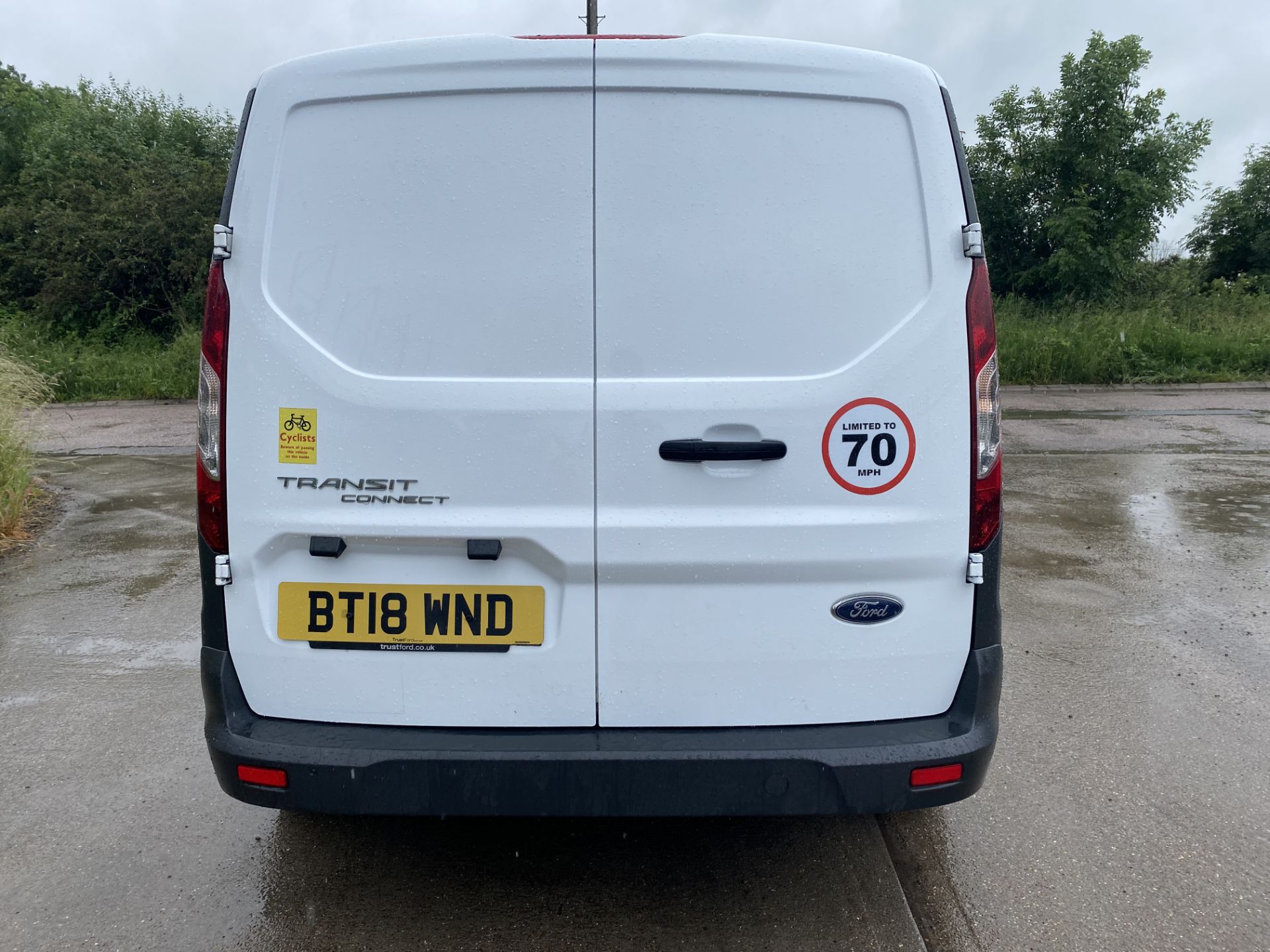 ON SALE FORD TRANSIT CONNECT T230L 1.5TDCI (100) "LWB 5 SEAT CREW VAN / DUALINER - 18 REG - AIR CON - Image 9 of 28