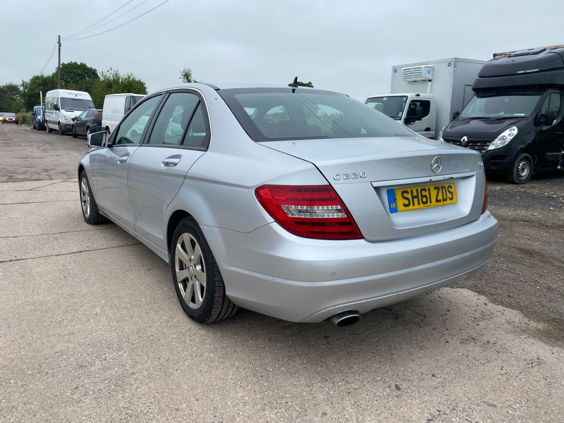 MERCEDES C220 CDI "BLUE EFFICIENCY" AUTO SPECIAL EQUIPMENT SALOON - 2012 MODEL - LOW MILES - LEATHER - Image 10 of 30