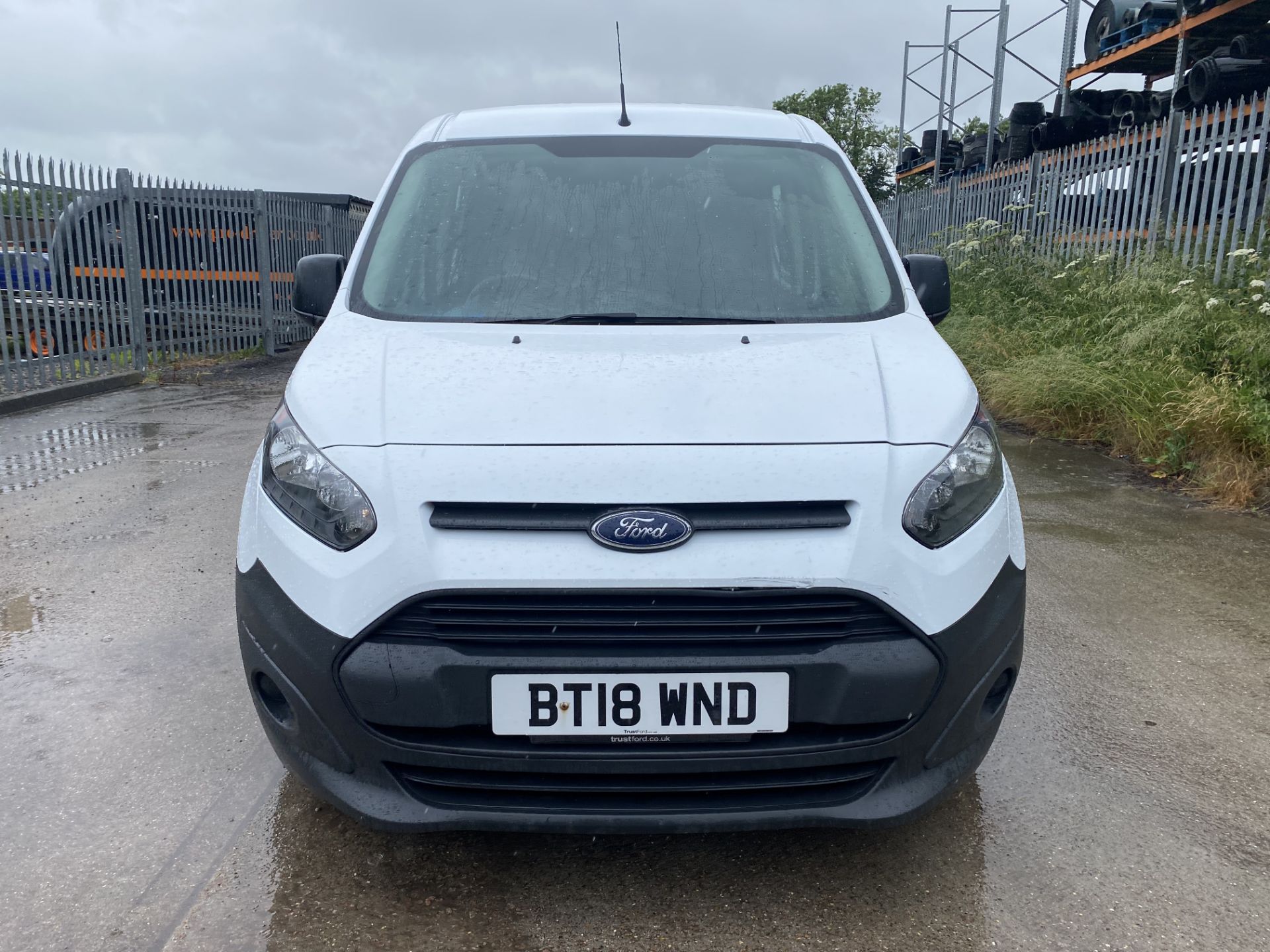 ON SALE FORD TRANSIT CONNECT T230L 1.5TDCI (100) "LWB 5 SEAT CREW VAN / DUALINER - 18 REG - AIR CON - Image 4 of 28