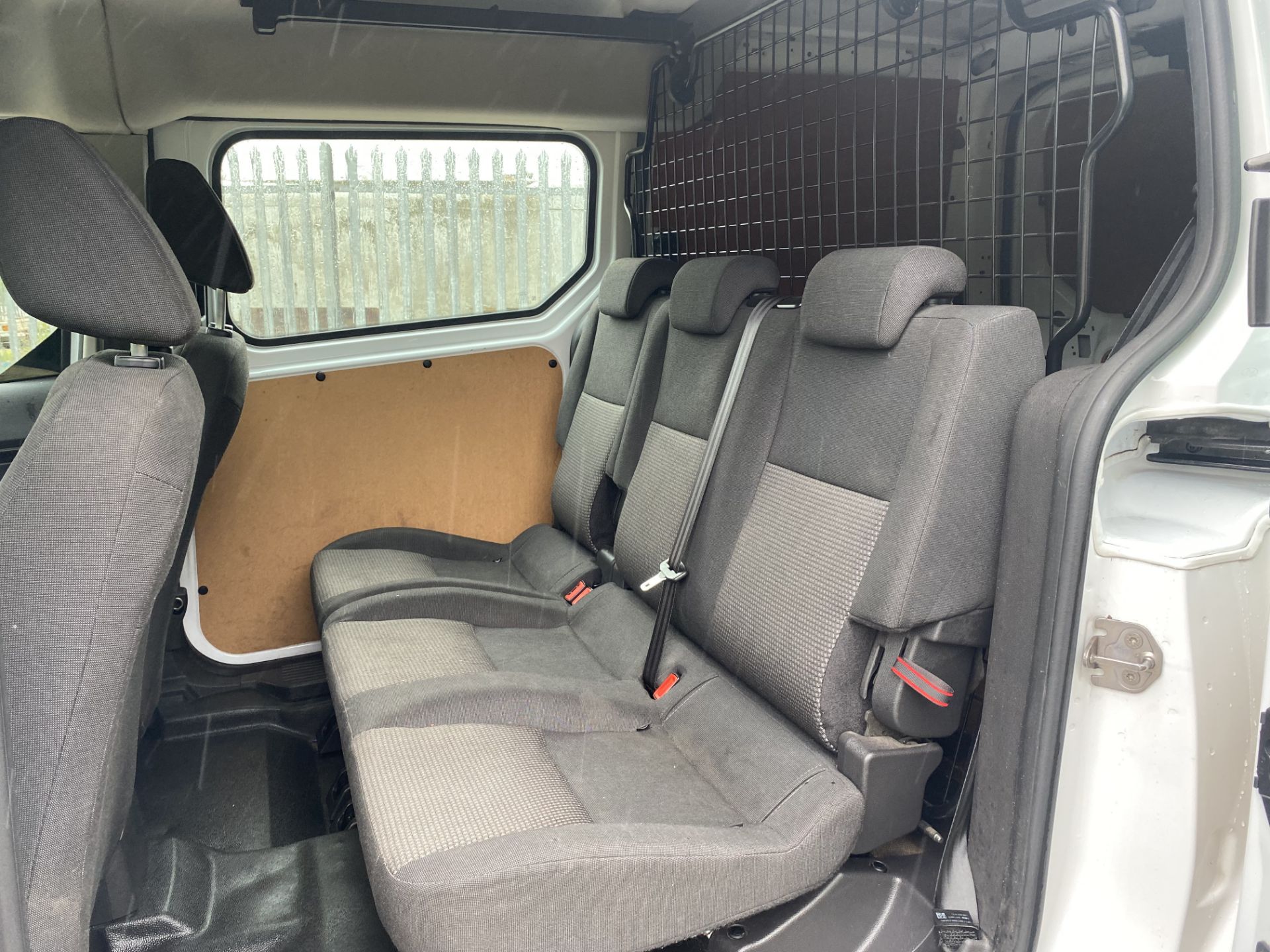 ON SALE FORD TRANSIT CONNECT T230L 1.5TDCI (100) "LWB 5 SEAT CREW VAN / DUALINER - 18 REG - AIR CON - Image 13 of 28