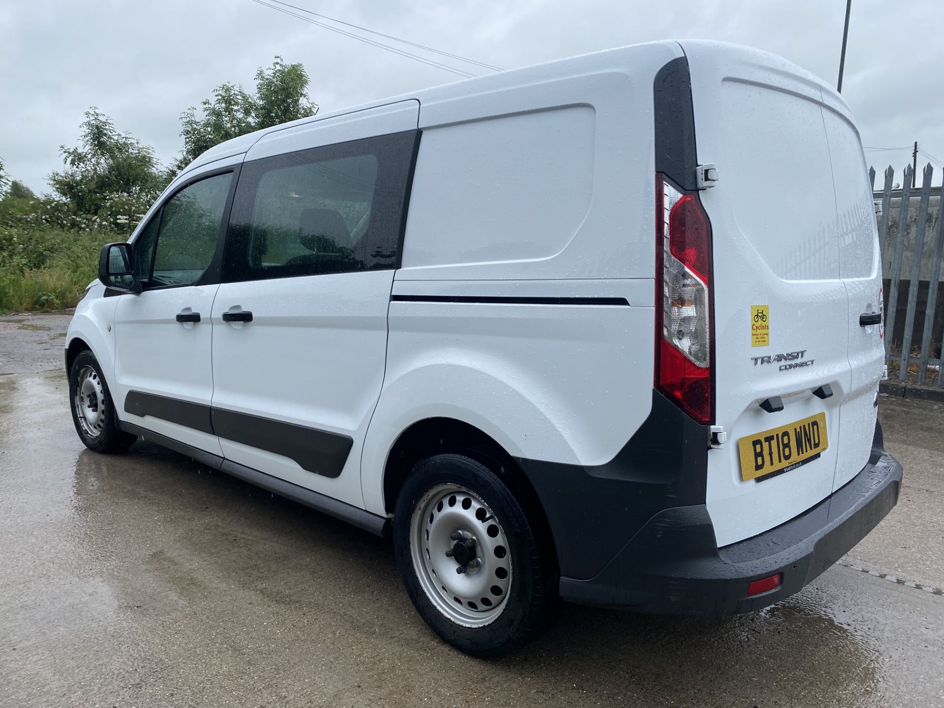 ON SALE FORD TRANSIT CONNECT T230L 1.5TDCI (100) "LWB 5 SEAT CREW VAN / DUALINER - 18 REG - AIR CON - Image 7 of 28