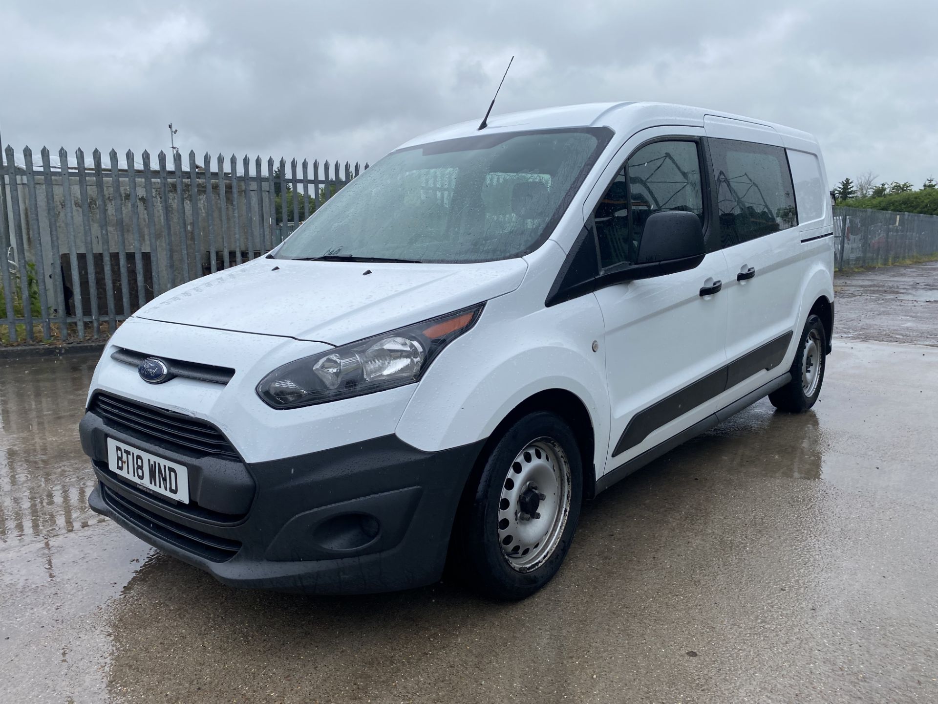 ON SALE FORD TRANSIT CONNECT T230L 1.5TDCI (100) "LWB 5 SEAT CREW VAN / DUALINER - 18 REG - AIR CON - Image 5 of 28