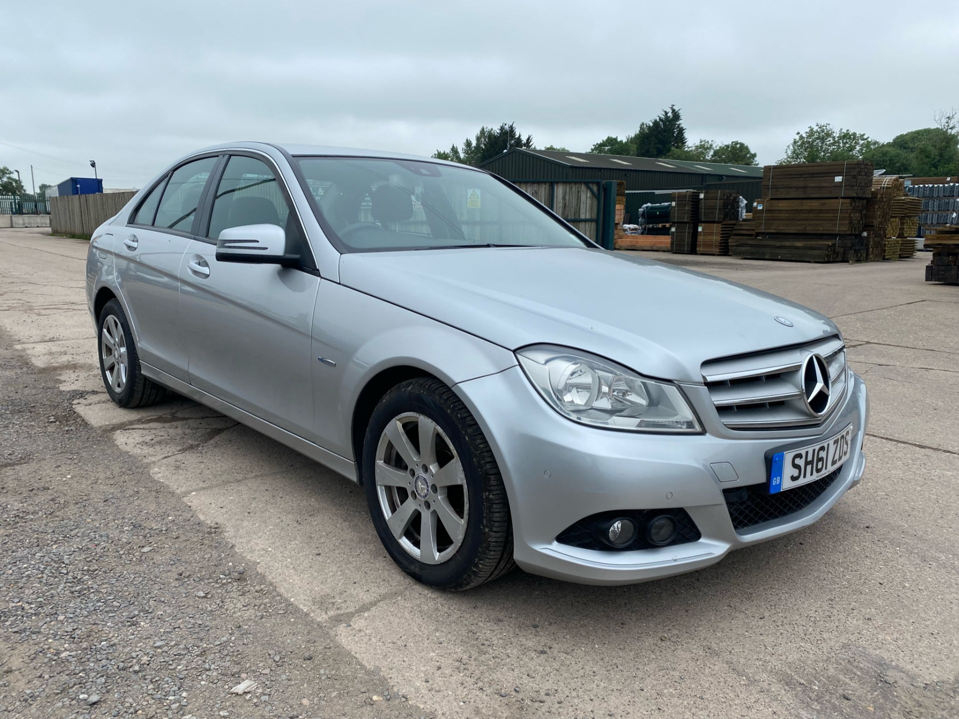 MERCEDES C220 CDI "BLUE EFFICIENCY" AUTO SPECIAL EQUIPMENT SALOON - 2012 MODEL - LOW MILES - LEATHER - Image 2 of 30