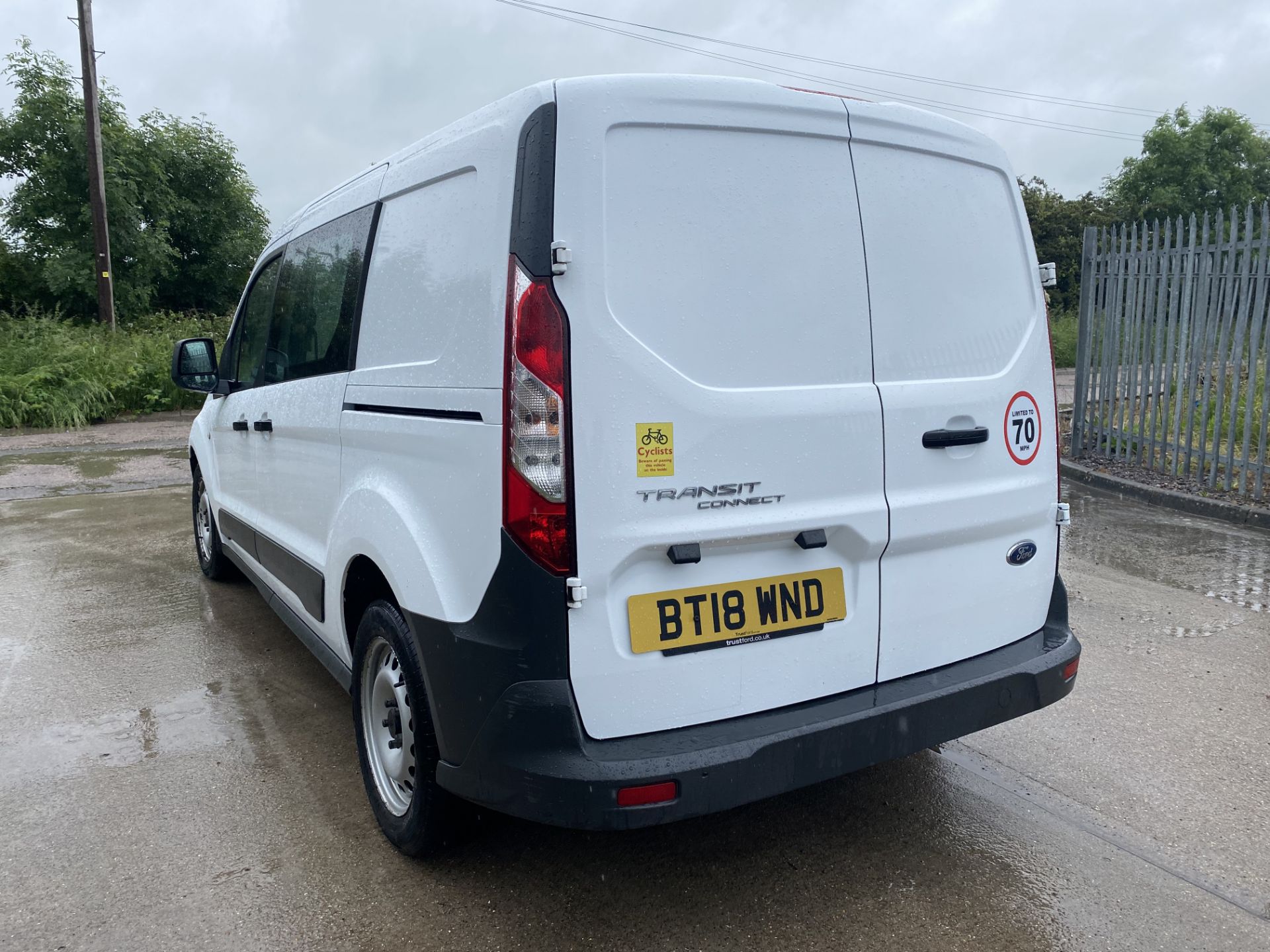 ON SALE FORD TRANSIT CONNECT T230L 1.5TDCI (100) "LWB 5 SEAT CREW VAN / DUALINER - 18 REG - AIR CON - Image 8 of 28