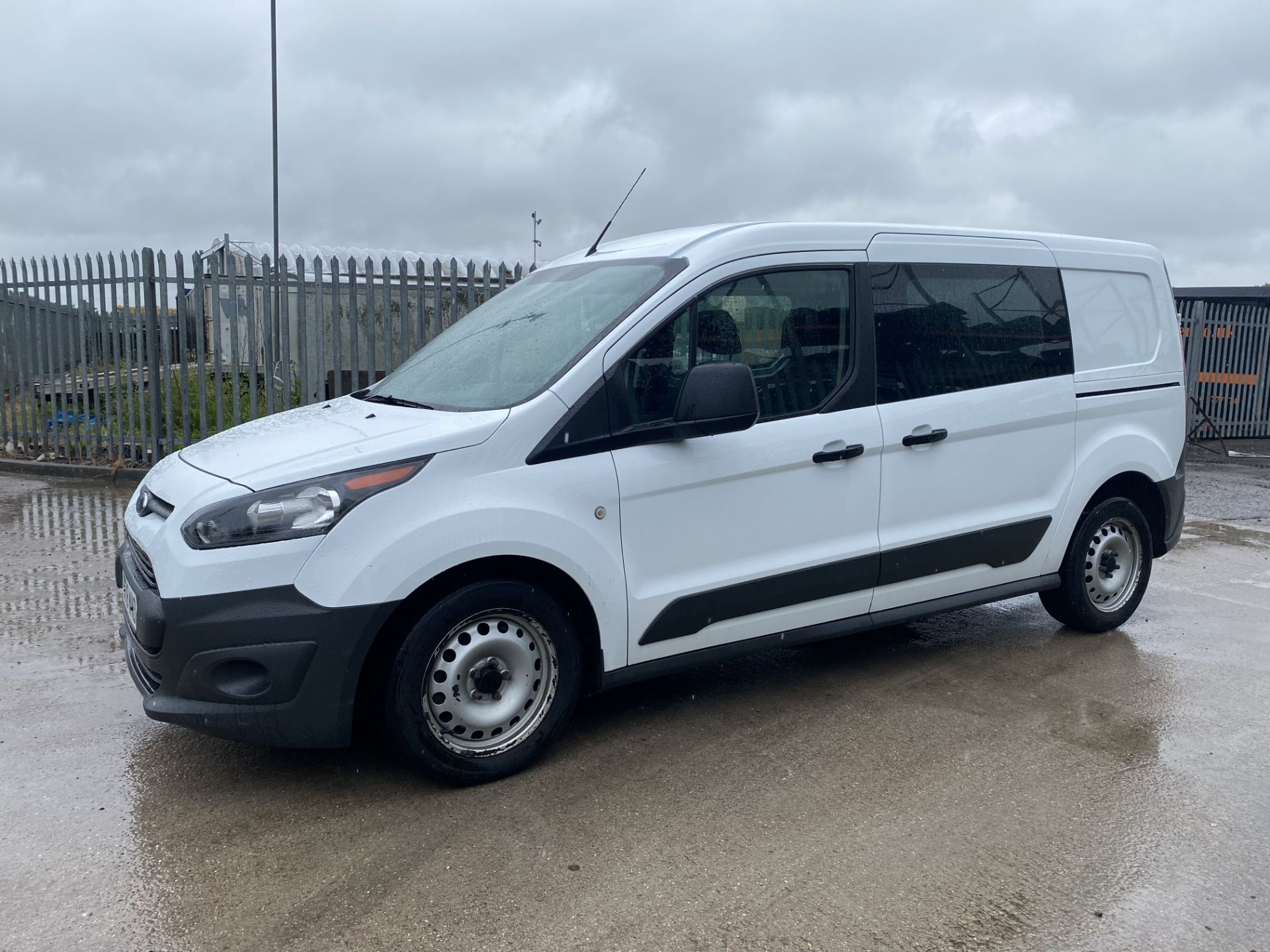 ON SALE FORD TRANSIT CONNECT T230L 1.5TDCI (100) "LWB 5 SEAT CREW VAN / DUALINER - 18 REG - AIR CON - Image 6 of 28