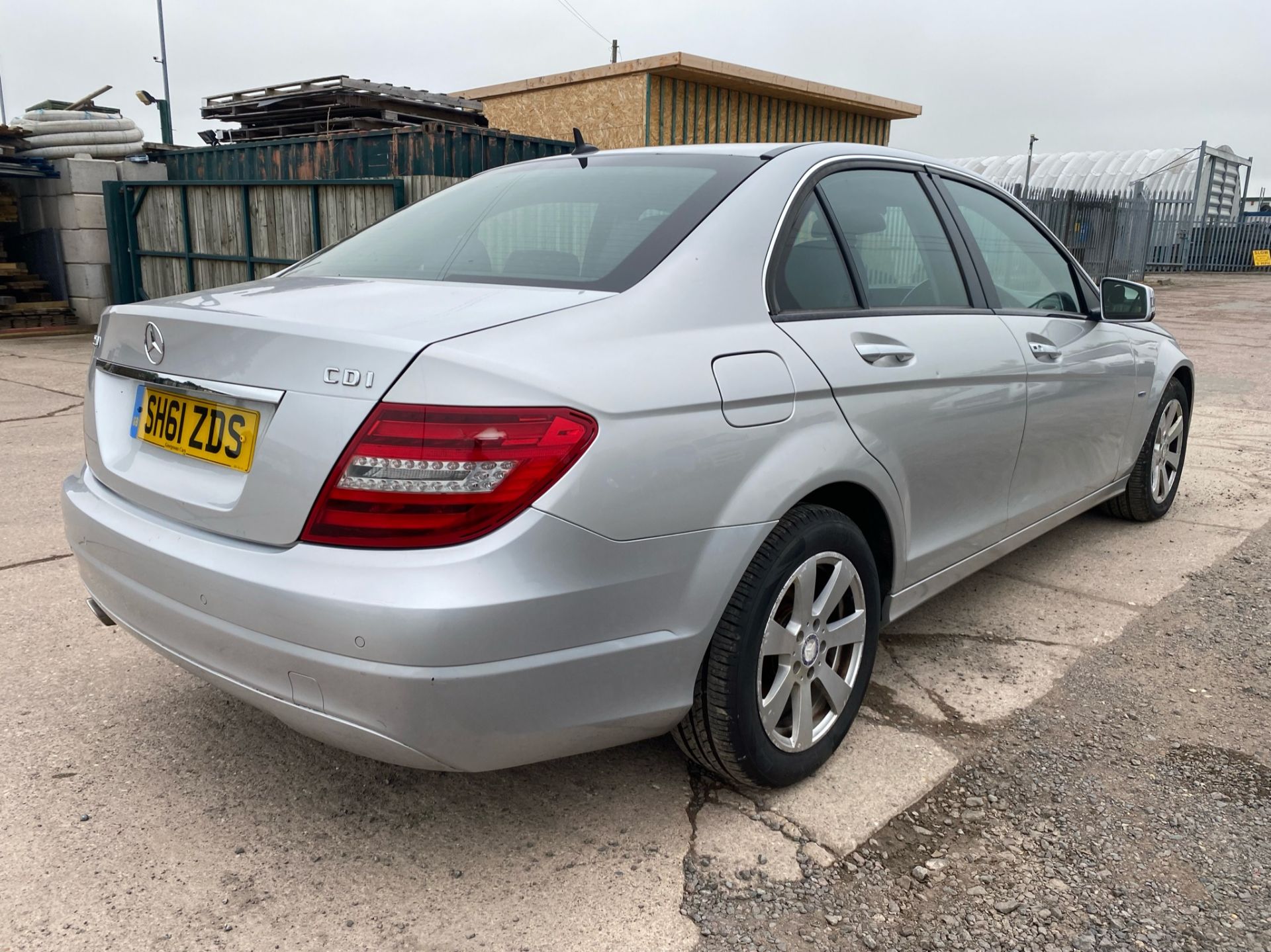 MERCEDES C220 CDI "BLUE EFFICIENCY" AUTO SPECIAL EQUIPMENT SALOON - 2012 MODEL - LOW MILES - LEATHER - Image 13 of 30