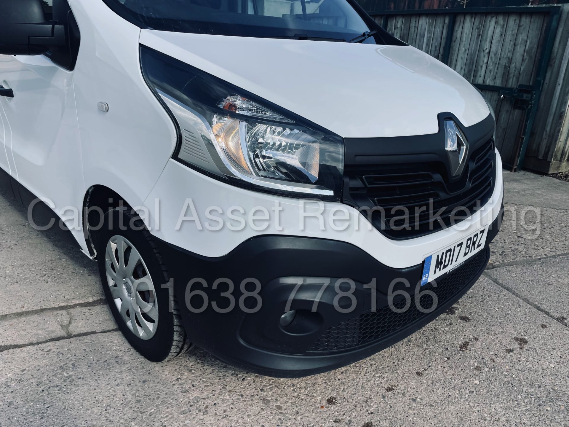 (ON SALE) RENAULT TRAFIC LL29 *BUSINESS ENERGY* LWB PANEL VAN (2017 - EURO 6) '1.6 DCI' *A/C - NAV* - Image 15 of 44