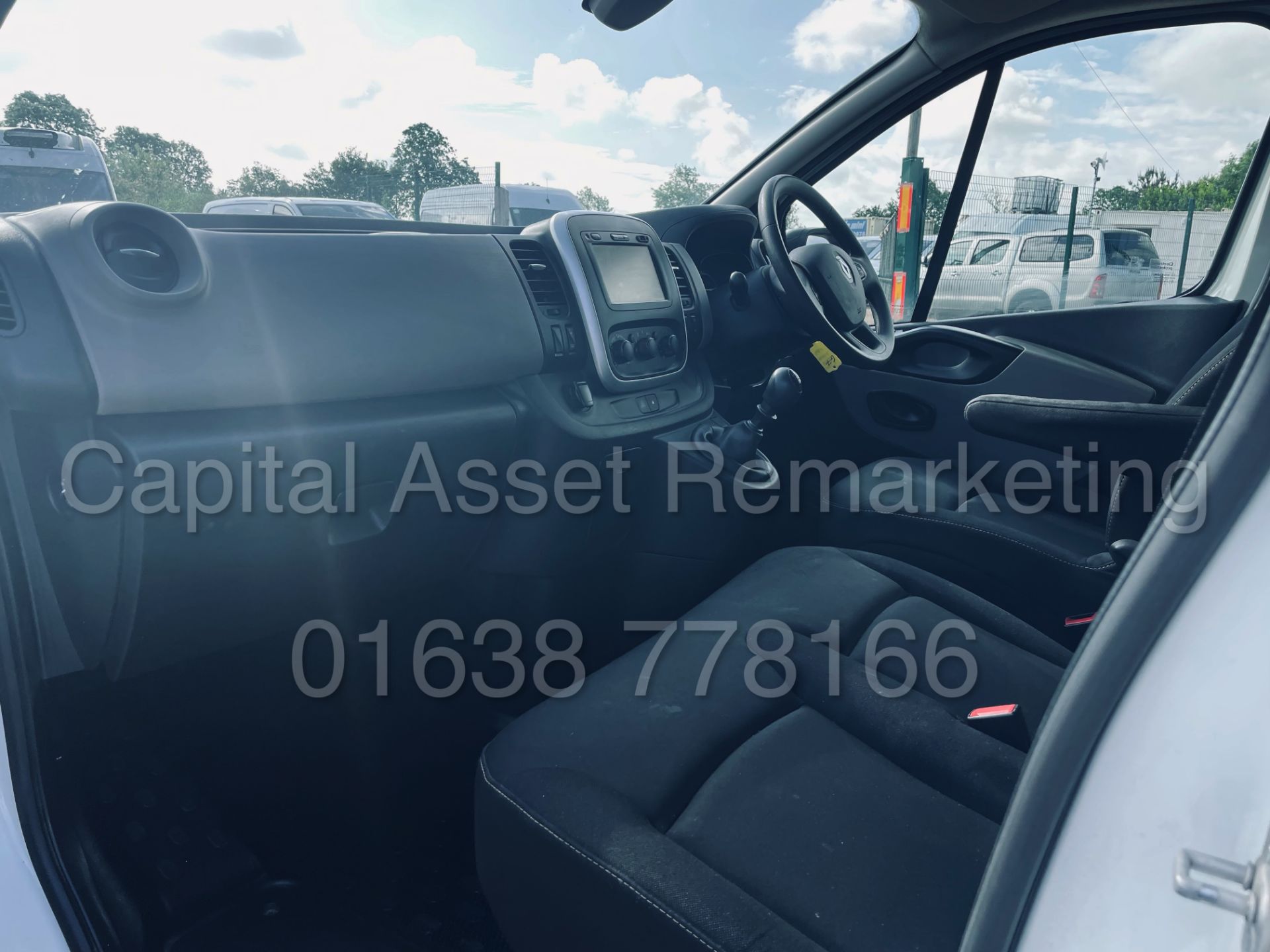 (ON SALE) RENAULT TRAFIC LL29 *BUSINESS ENERGY* LWB PANEL VAN (2017 - EURO 6) '1.6 DCI' *A/C - NAV* - Image 19 of 44