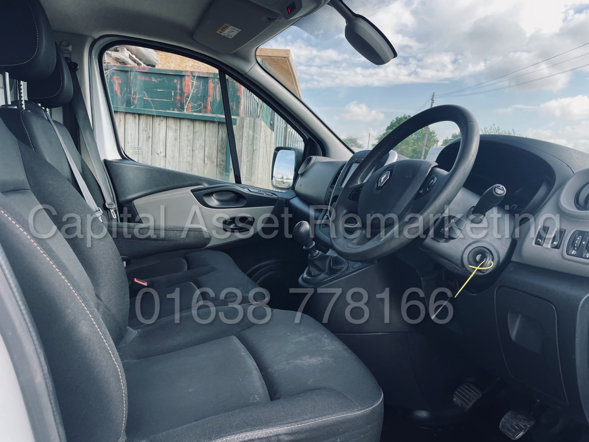 (ON SALE) RENAULT TRAFIC LL29 *BUSINESS ENERGY* LWB PANEL VAN (2017 - EURO 6) '1.6 DCI' *A/C - NAV* - Image 29 of 44