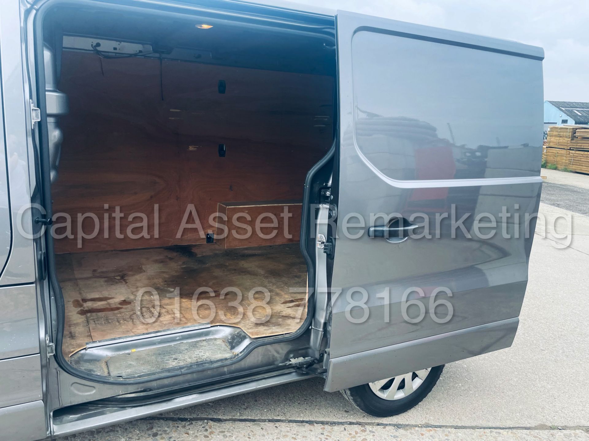 (On Sale) VAUXHALL VIVARO 2900 *SPORTIVE* (67 REG - EURO 6) '1.6 CDTI BI-TURBO - STOP/START' *A/C* - Image 21 of 39