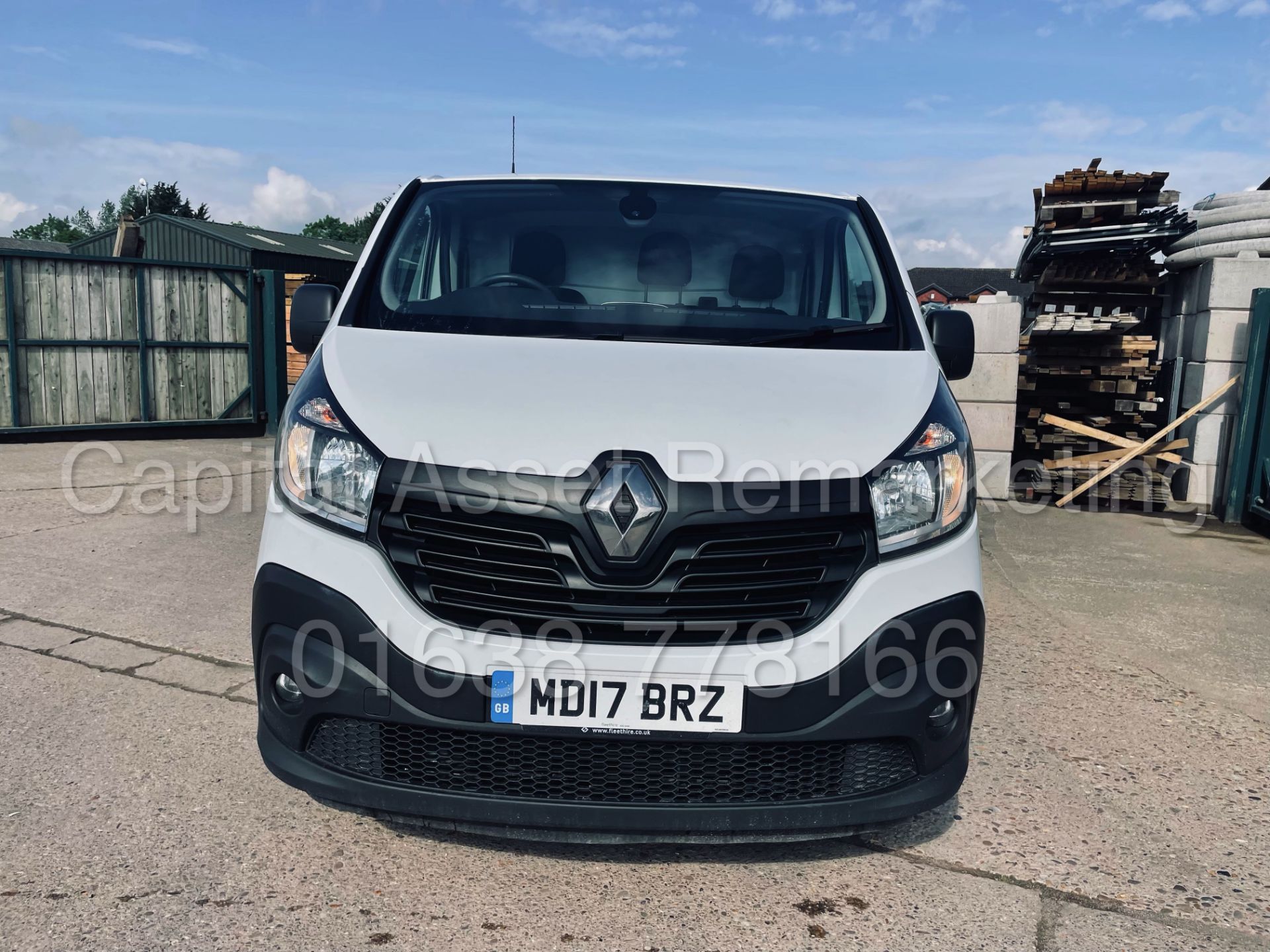 (ON SALE) RENAULT TRAFIC LL29 *BUSINESS ENERGY* LWB PANEL VAN (2017 - EURO 6) '1.6 DCI' *A/C - NAV* - Image 4 of 44