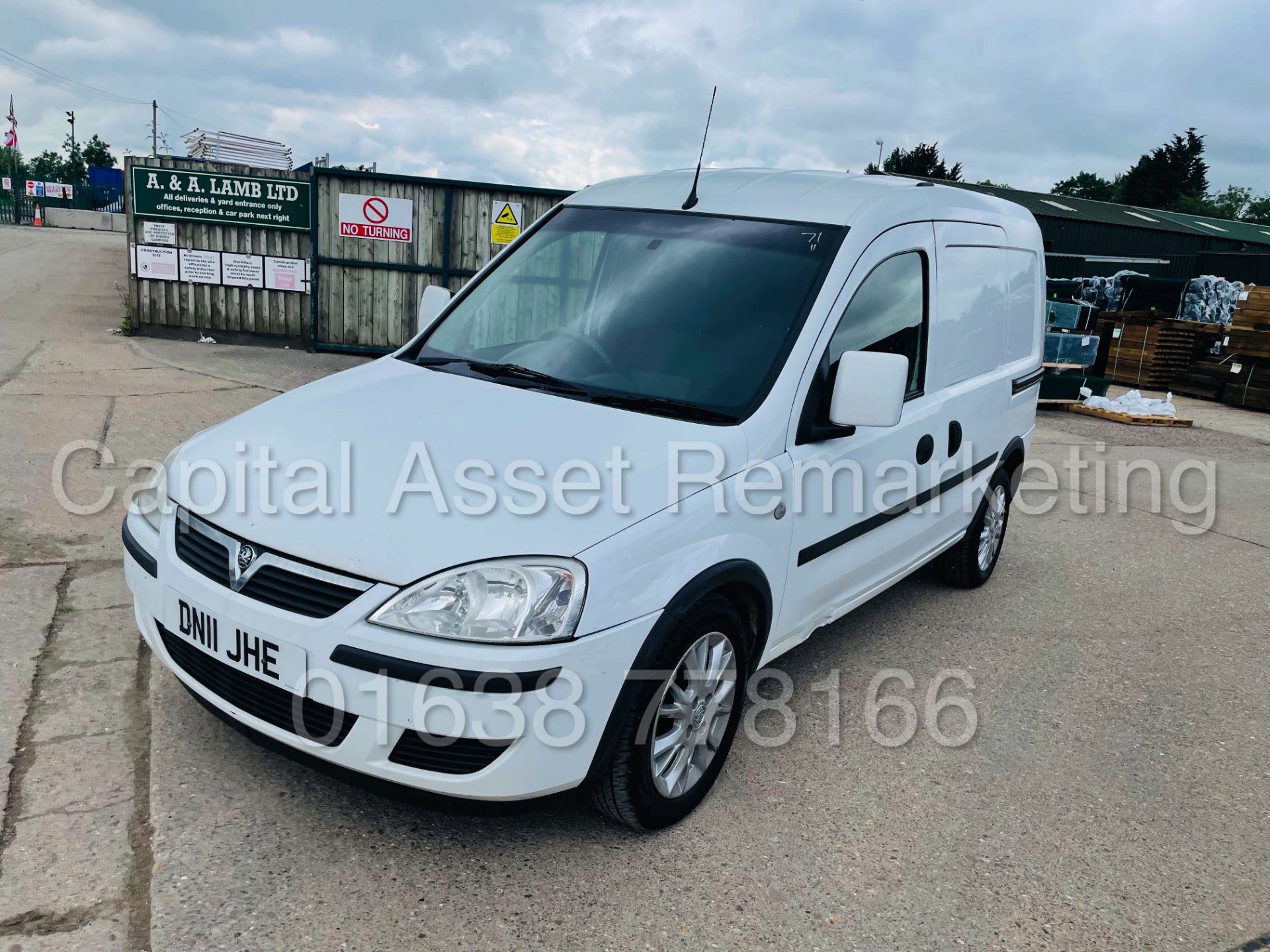 VAUXHALL COMBO CDTI *5 SEATER CREW VAN* (2011 - 11 REG) 'CDTI - 5 SPEED' (1 FORMER KEEPER) - Image 5 of 44