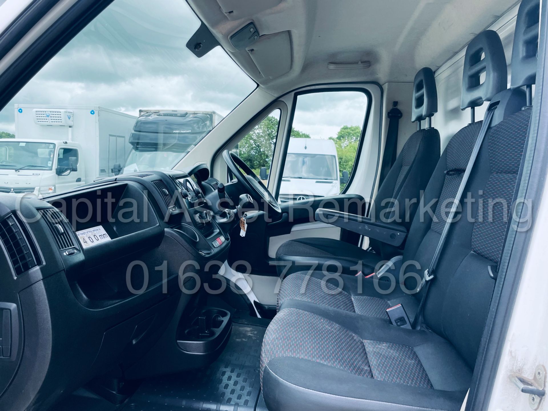 PEUGEOT BOXER 335 *LWB - LOW LOADER / LUTON BOX VAN* (2018 - EURO 6) '2.0 BLUE HDI -6 SPEED' *U-LEZ* - Image 21 of 41