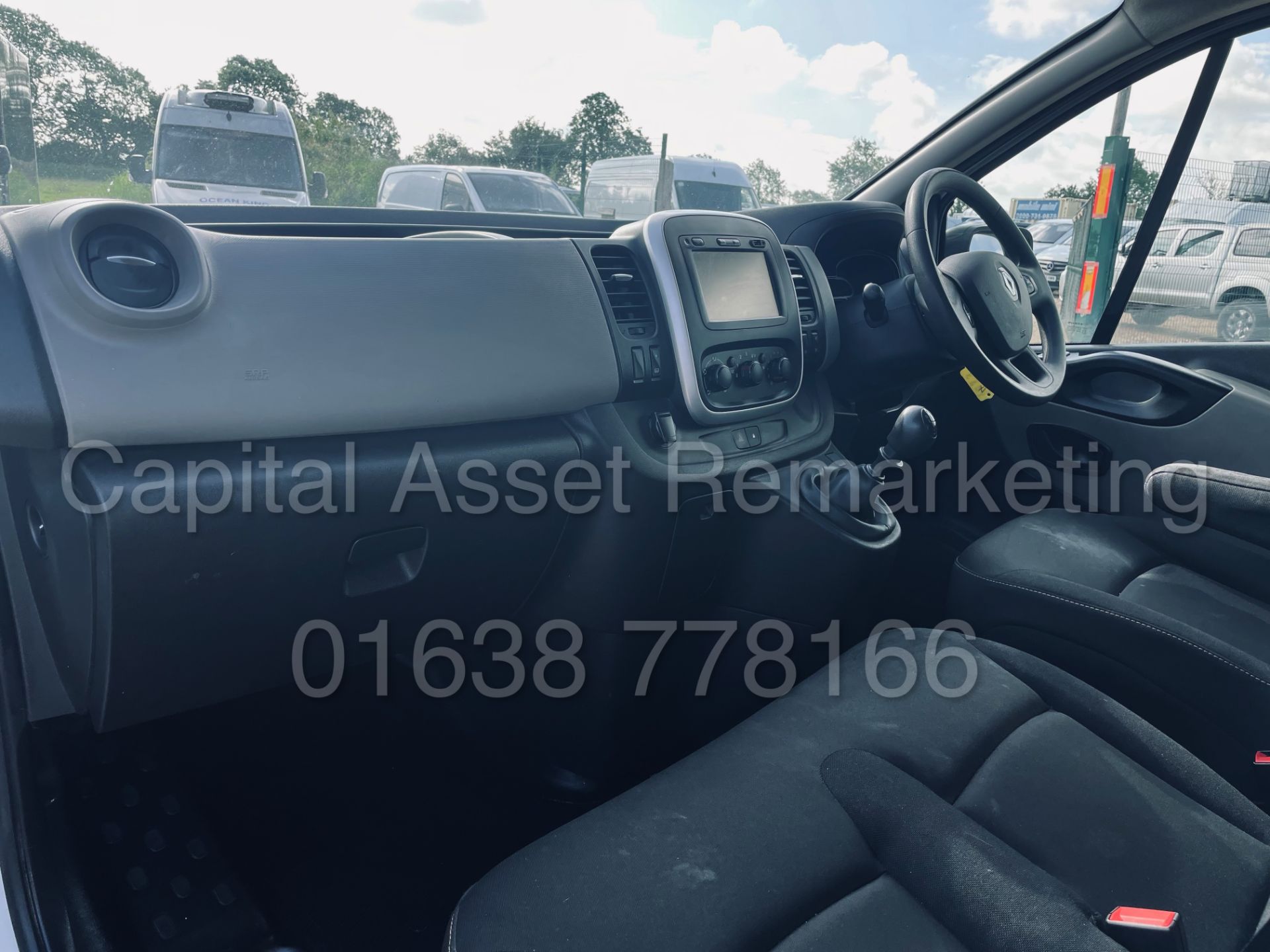 (ON SALE) RENAULT TRAFIC LL29 *BUSINESS ENERGY* LWB PANEL VAN (2017 - EURO 6) '1.6 DCI' *A/C - NAV* - Image 21 of 44