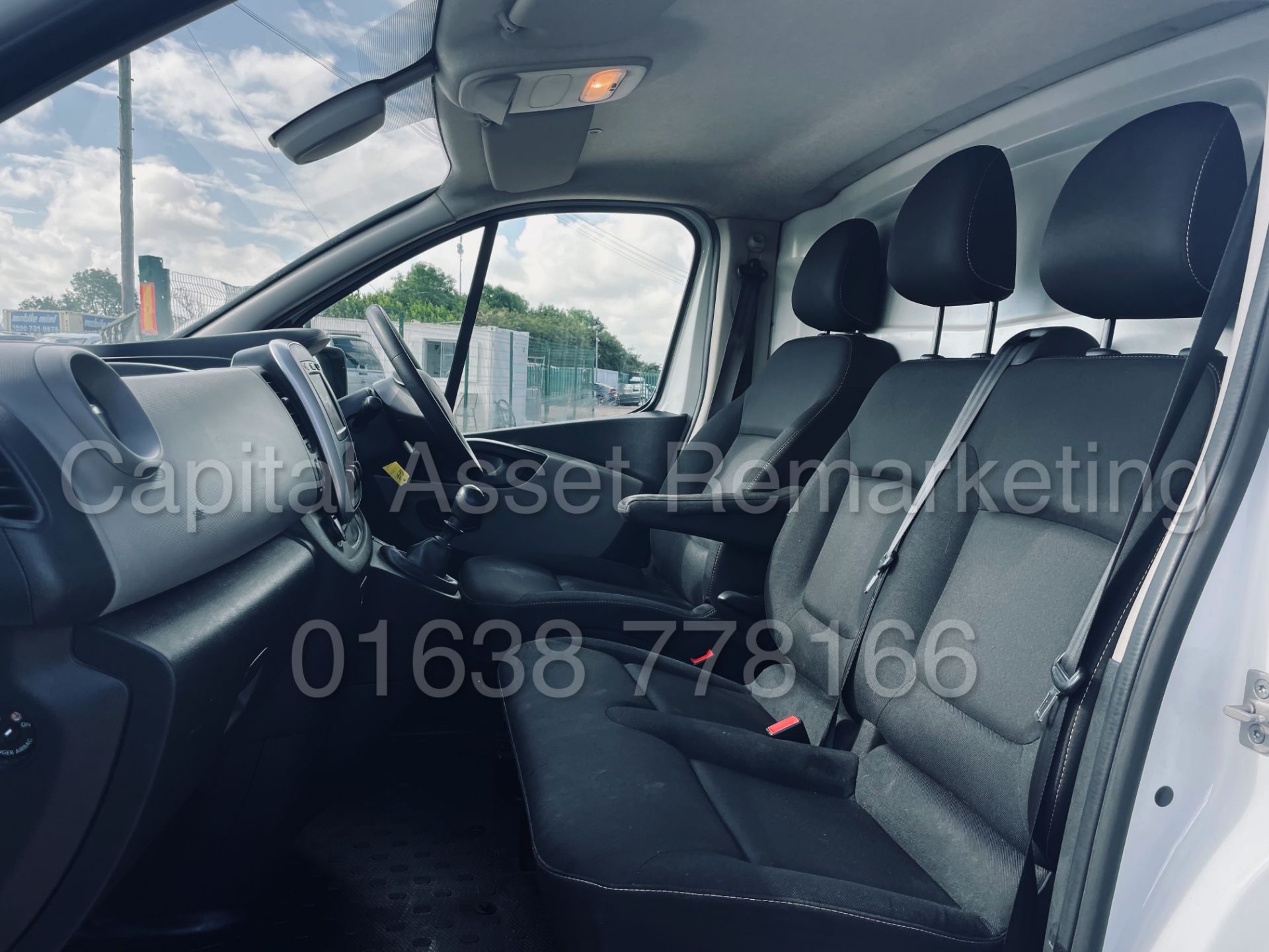 (ON SALE) RENAULT TRAFIC LL29 *BUSINESS ENERGY* LWB PANEL VAN (2017 - EURO 6) '1.6 DCI' *A/C - NAV* - Image 23 of 44