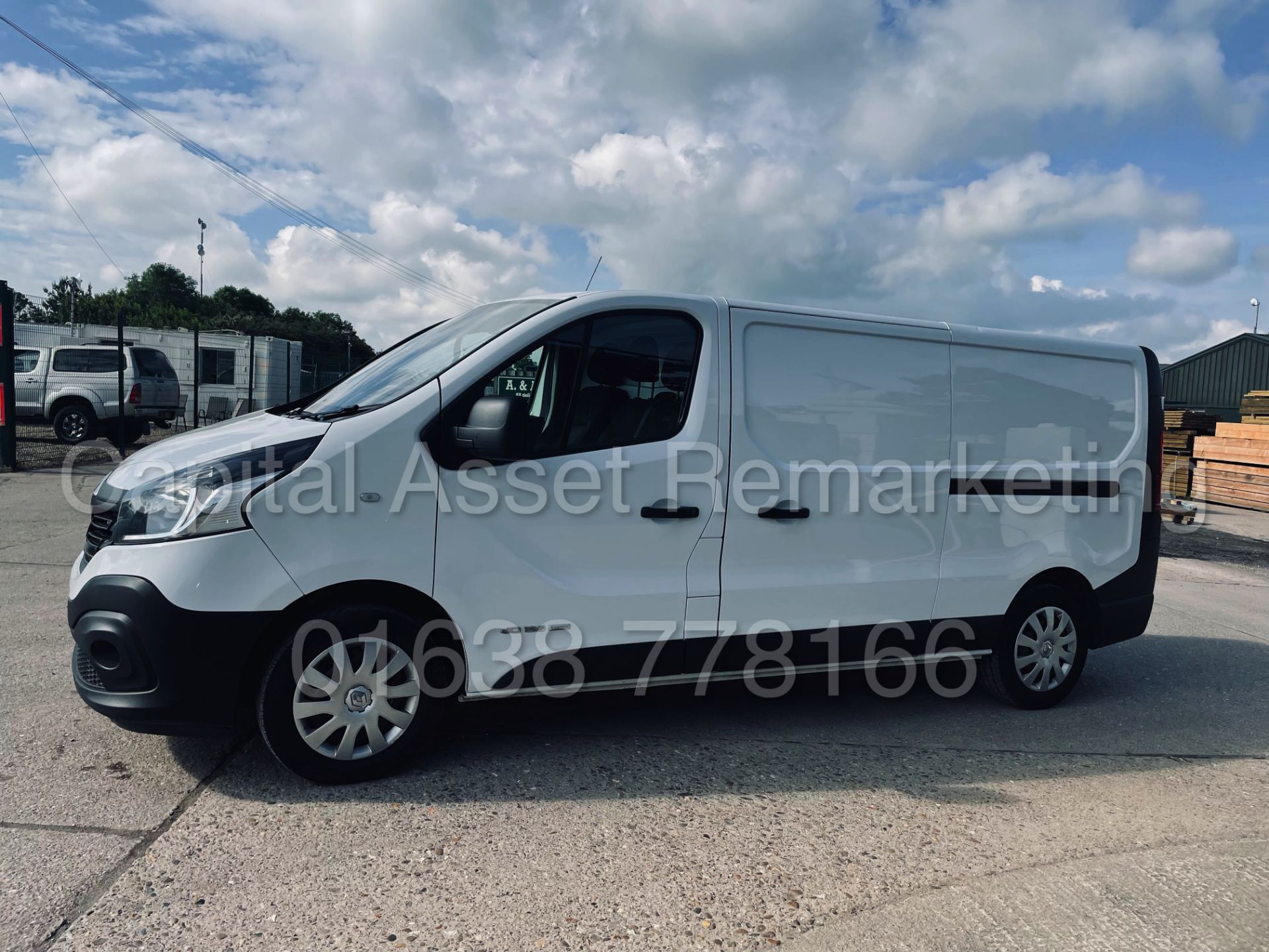 (ON SALE) RENAULT TRAFIC LL29 *BUSINESS ENERGY* LWB PANEL VAN (2017 - EURO 6) '1.6 DCI' *A/C - NAV* - Image 8 of 44