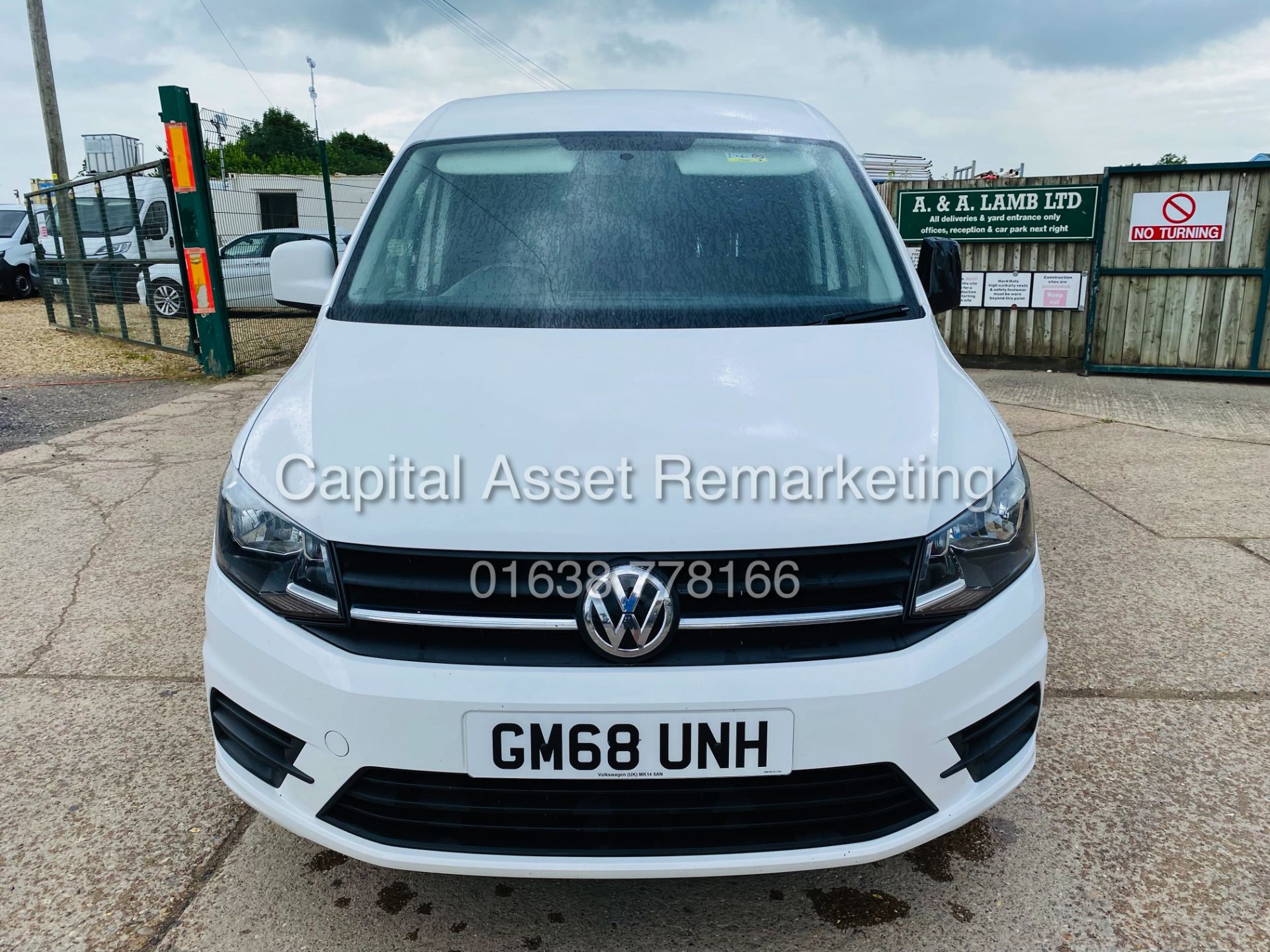 VW CADDY 2.0TDI (102) "TRENDLINE" (2019) REG - 1 KEEPER - AIR CON - START/STOP - FSH - HUGE SPEC!!! - Image 4 of 24