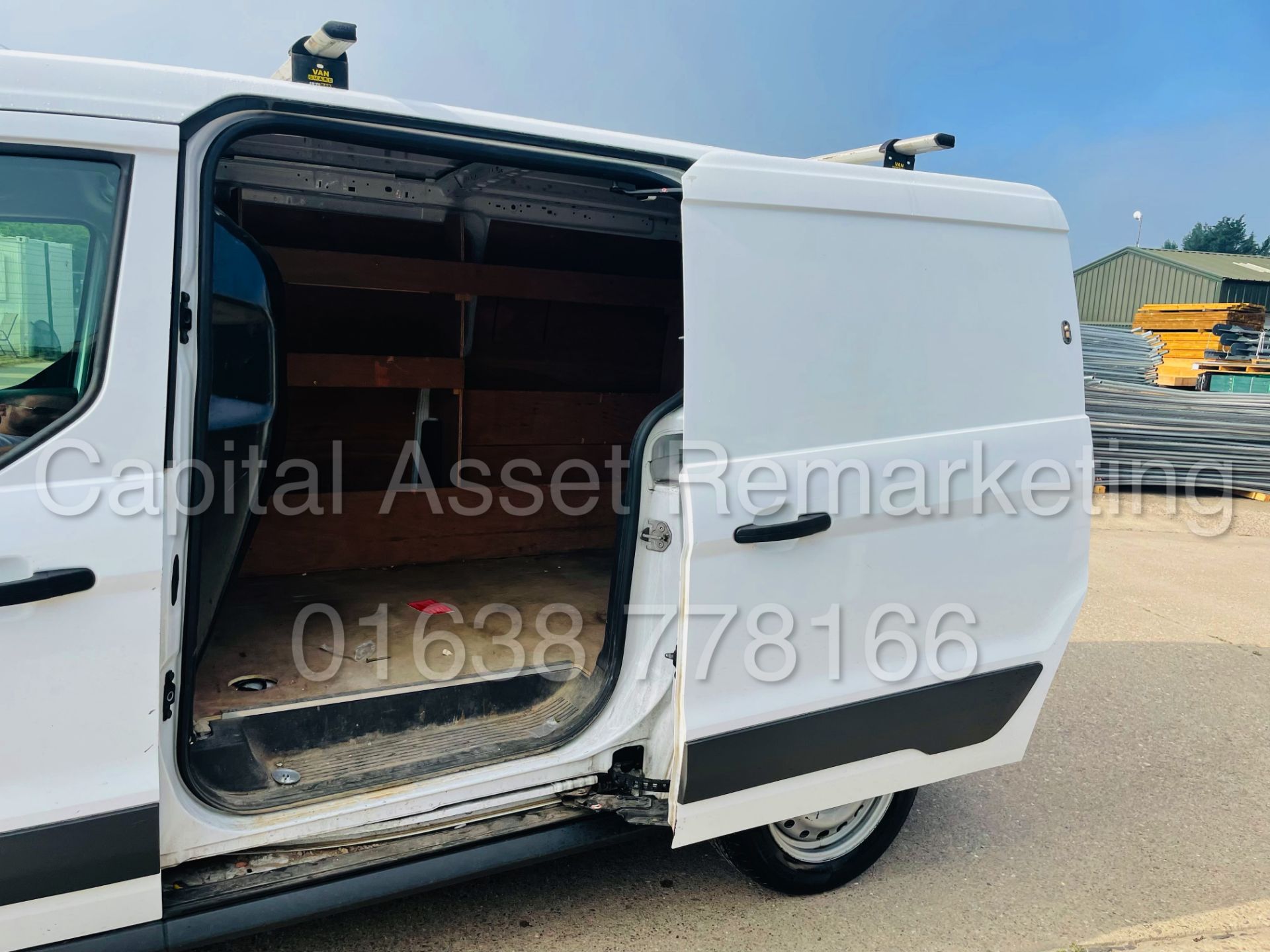 FORD TRANSIT CONNECT 240 *LWB - PANEL VAN* (2017 - EURO 6) '1.5 TDCI - 100 BHP' *U-LEZ* (NO VAT) - Image 23 of 37