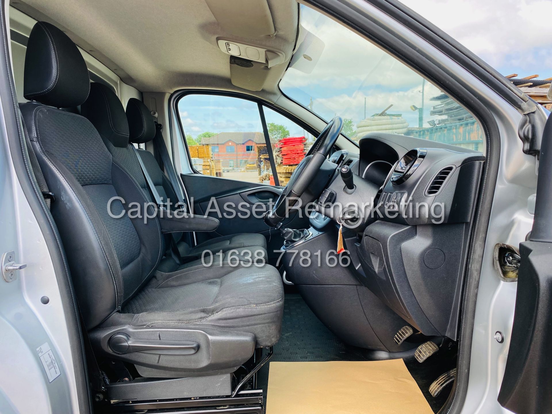 VAUXHALL VIVARO "SPORTIVE" CDTI 92018 MODEL) 1 OWNER FSH - AC - ELEC PACK - CRUISE - SILVER - Image 13 of 25