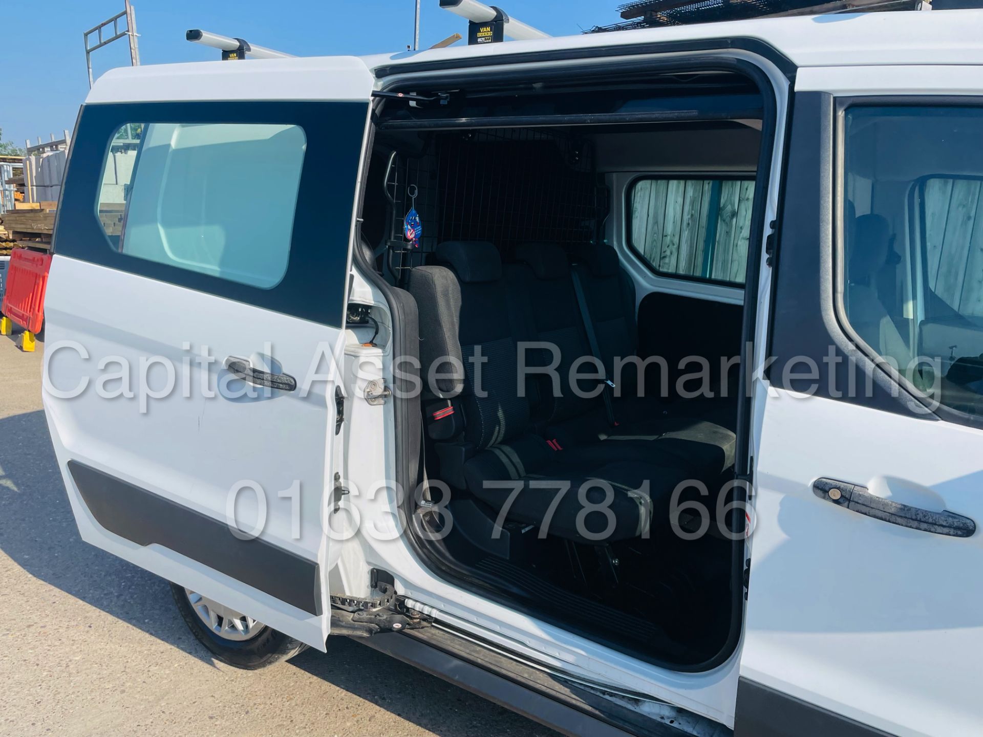 FORD TRANSIT CONNECT 230 *LWB - 5 SEATER CREW VAN* (2017 - EURO 6) '1.5 TDCI - 100 BHP' **NO VAT** - Image 27 of 45