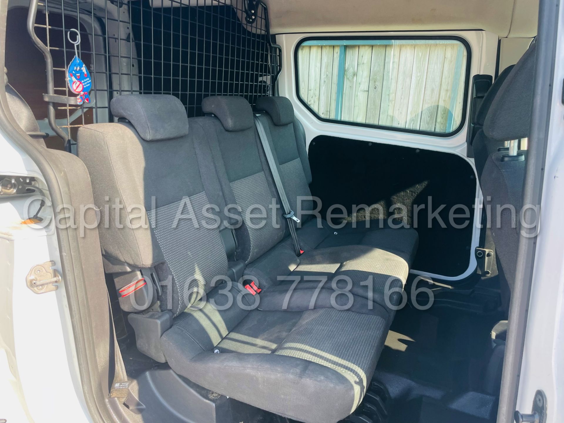 FORD TRANSIT CONNECT 230 *LWB - 5 SEATER CREW VAN* (2017 - EURO 6) '1.5 TDCI - 100 BHP' **NO VAT** - Image 28 of 45