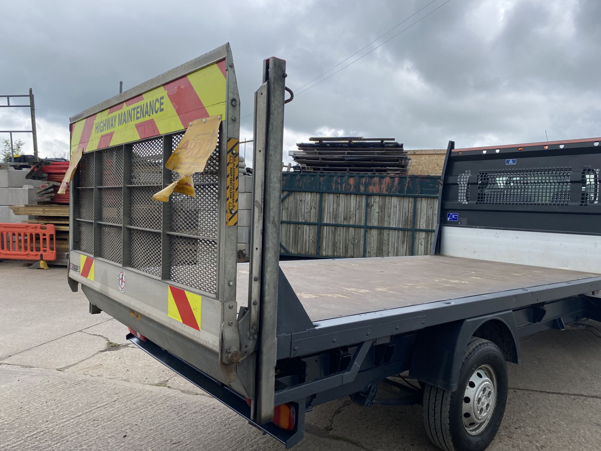 PEUGEOT BOXER 435 L4 2.0HDI START/STOP "LWB FLATBED WITH ELECTRIC TAIL LIFT -EURO 6 ADD BLUE -18 REG - Image 7 of 15