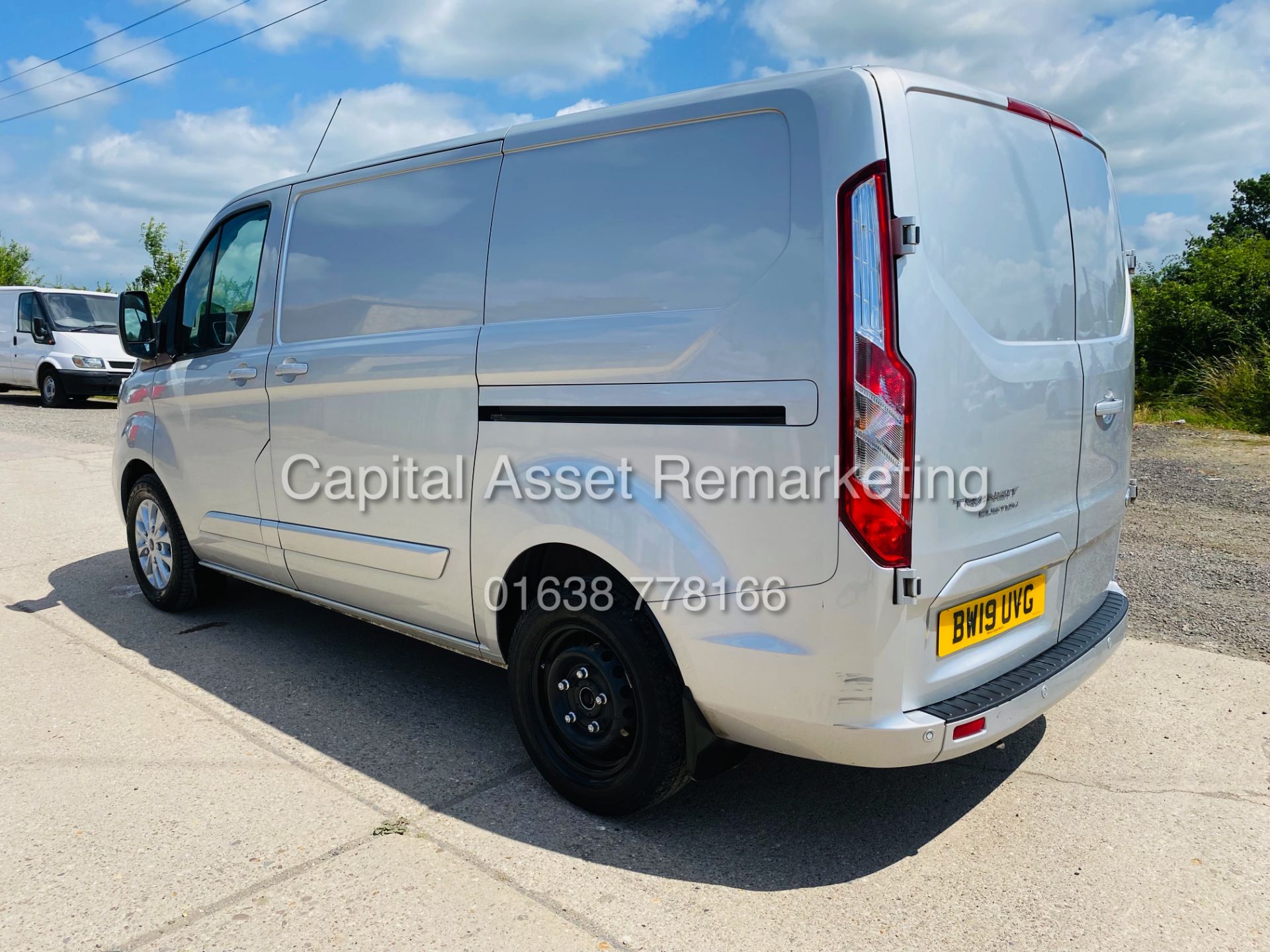 FORD TRANSIT CUSTOM 2.0TDCI "LIMITED 300" (19 REG) 1 OWNER - AC - CRUISE - ELE PACK - ALLOYS - Image 7 of 22