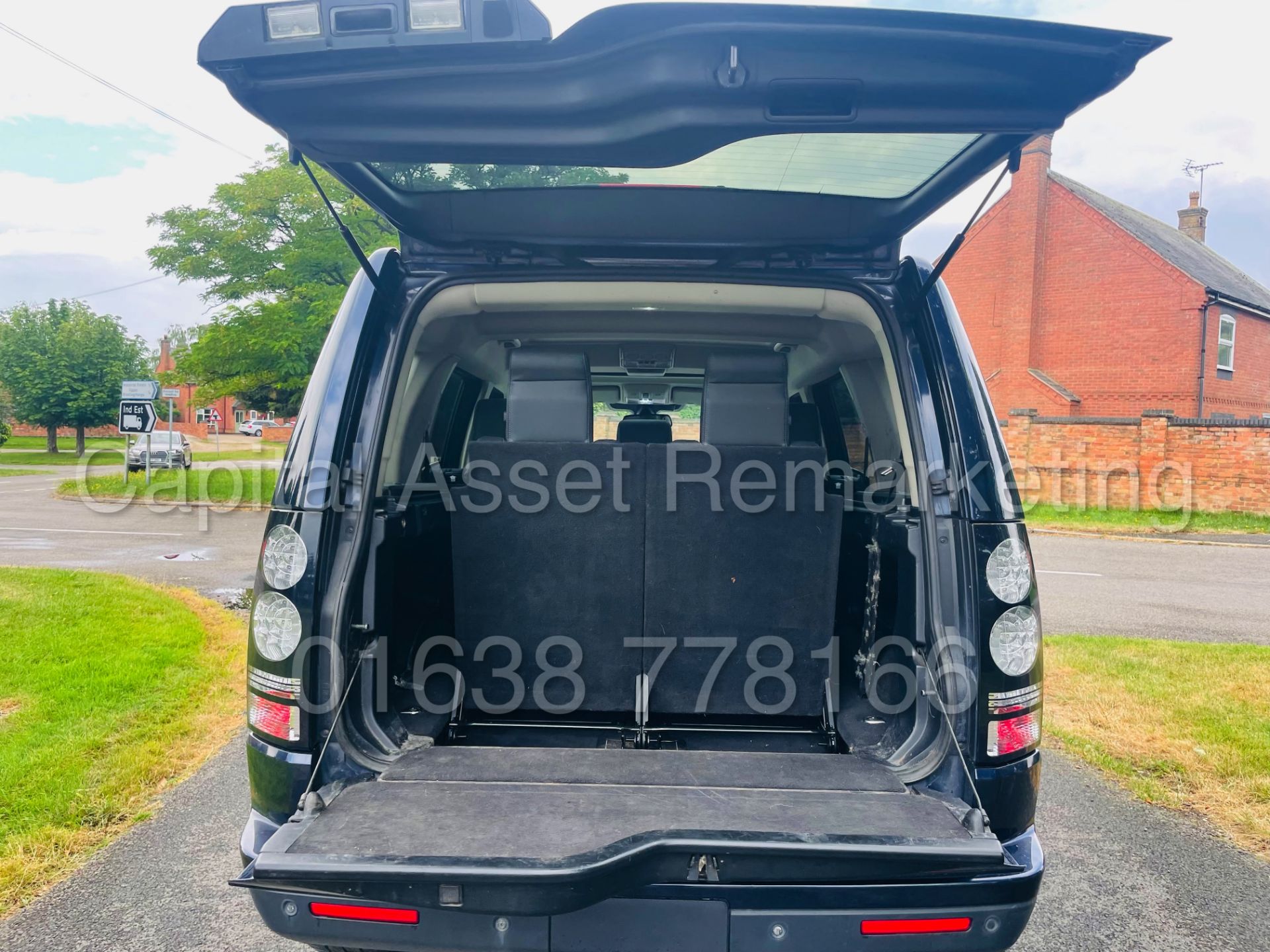 LAND ROVER DISCOVERY 4 *HSE* 7 SEATER SUV (2014 - NEW MODEL) '3.0 SDV6 - 255 BHP - 8 SPEED AUTO' - Image 30 of 61