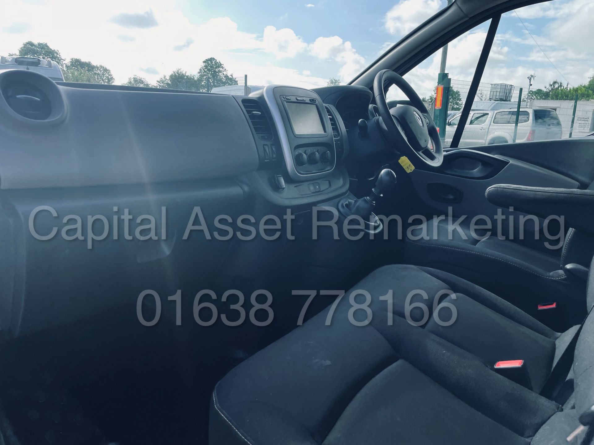 RENAULT TRAFIC LL29 *BUSINESS ENERGY* LWB PANEL VAN (2017 - EURO 6) '1.6 DCI' *A/C - SAT NAV* - Image 20 of 44