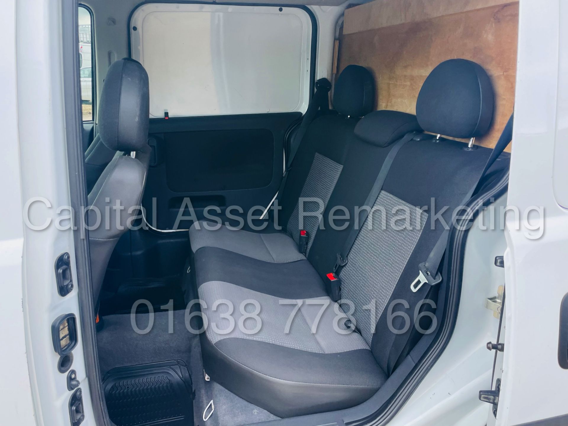 VAUXHALL COMBO CDTI *5 SEATER CREW VAN* (2011 - 11 REG) 'CDTI - 5 SPEED' (1 FORMER KEEPER) - Image 27 of 44