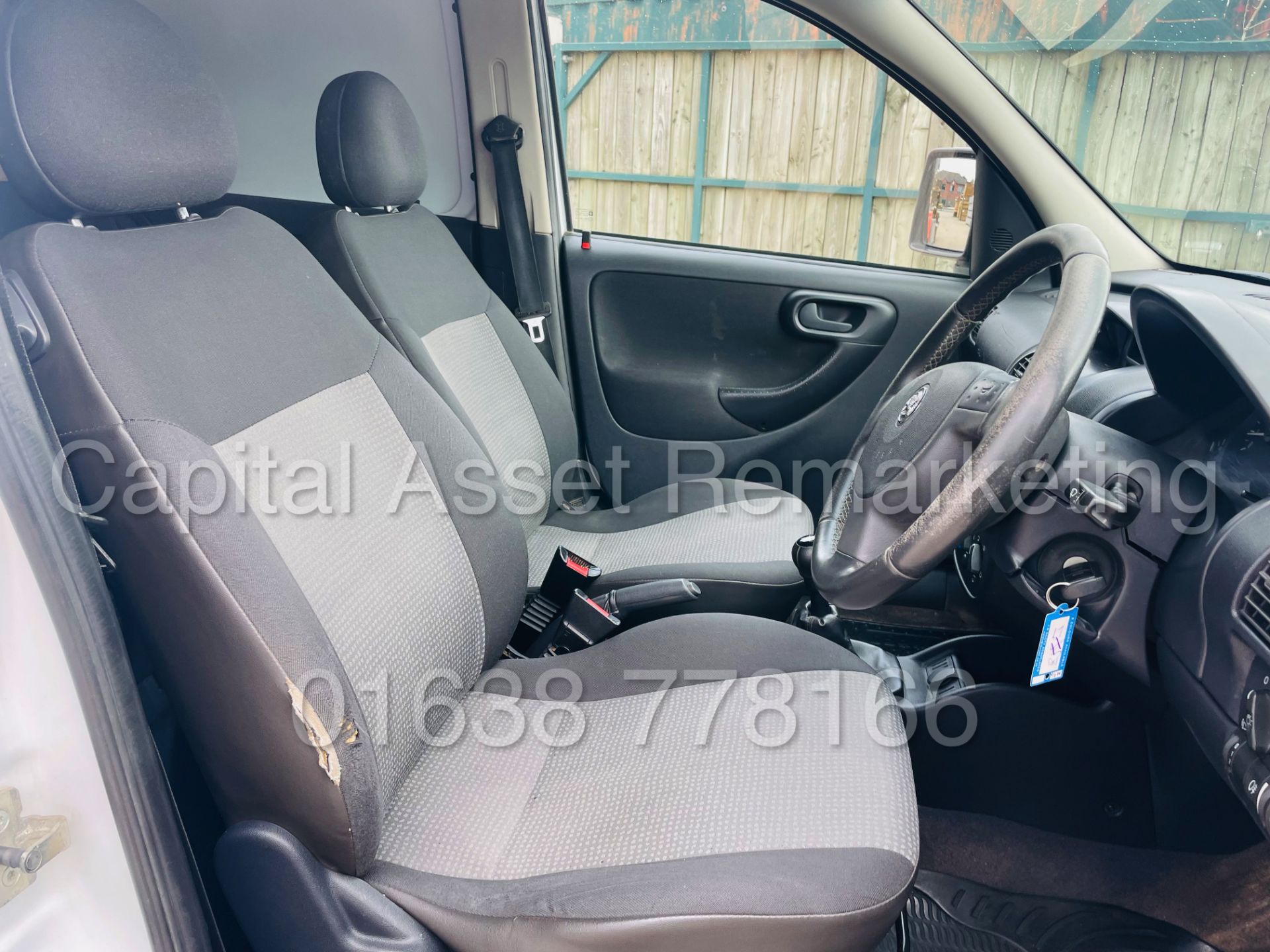 VAUXHALL COMBO CDTI *5 SEATER CREW VAN* (2011 - 11 REG) 'CDTI - 5 SPEED' (1 FORMER KEEPER) - Image 32 of 44