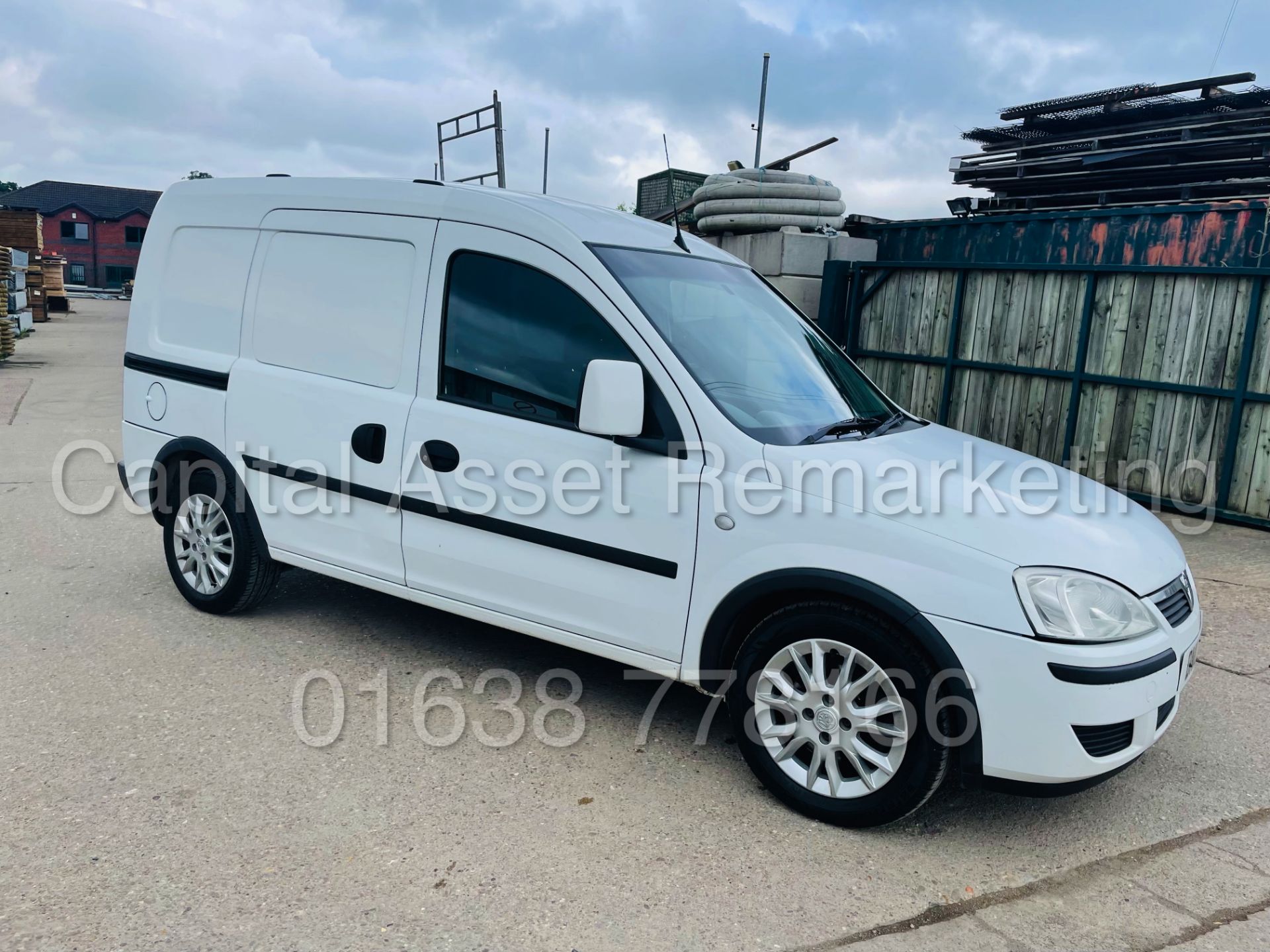 VAUXHALL COMBO CDTI *5 SEATER CREW VAN* (2011 - 11 REG) 'CDTI - 5 SPEED' (1 FORMER KEEPER)