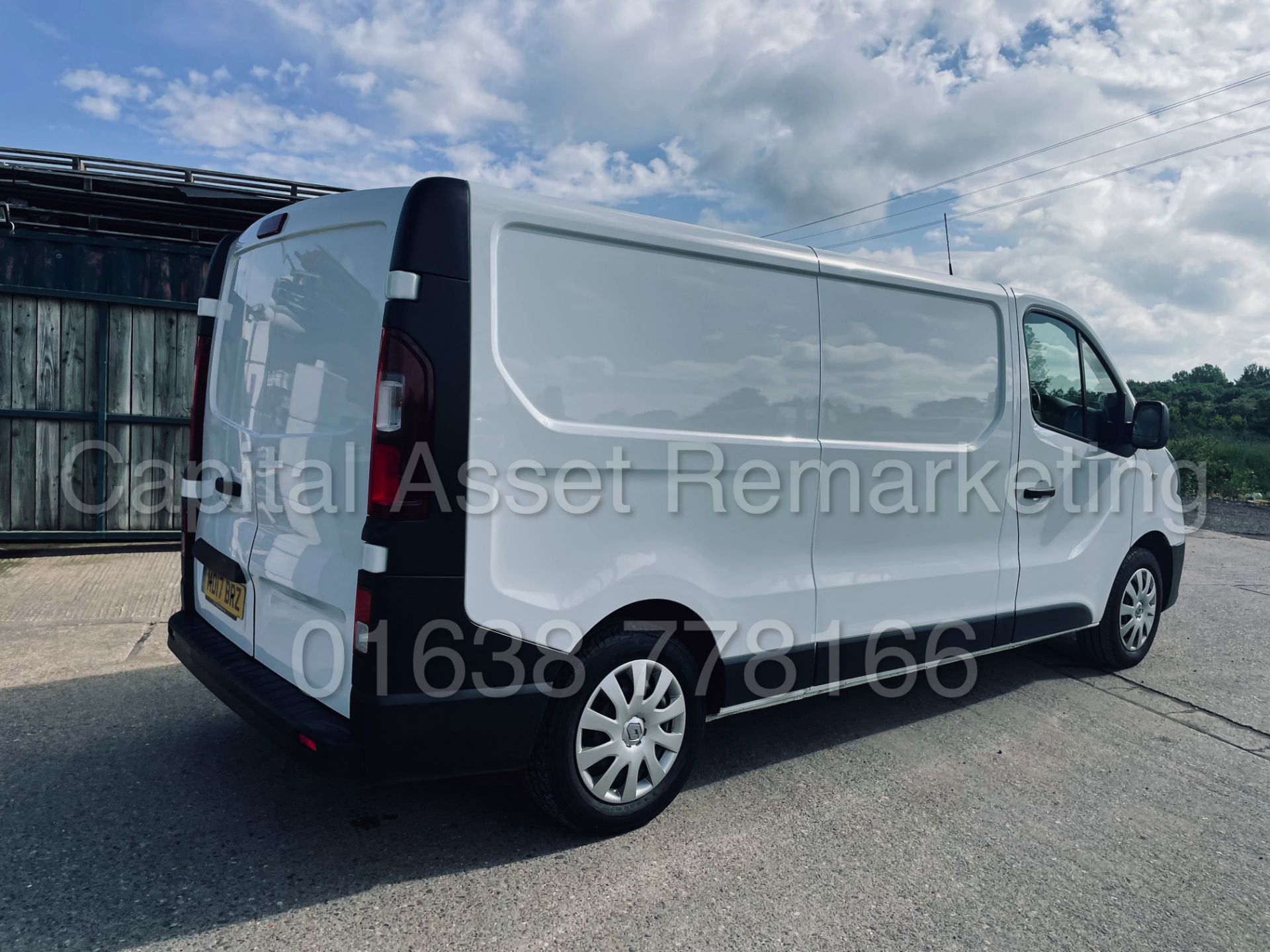 RENAULT TRAFIC LL29 *BUSINESS ENERGY* LWB PANEL VAN (2017 - EURO 6) '1.6 DCI' *A/C - SAT NAV* - Image 13 of 44