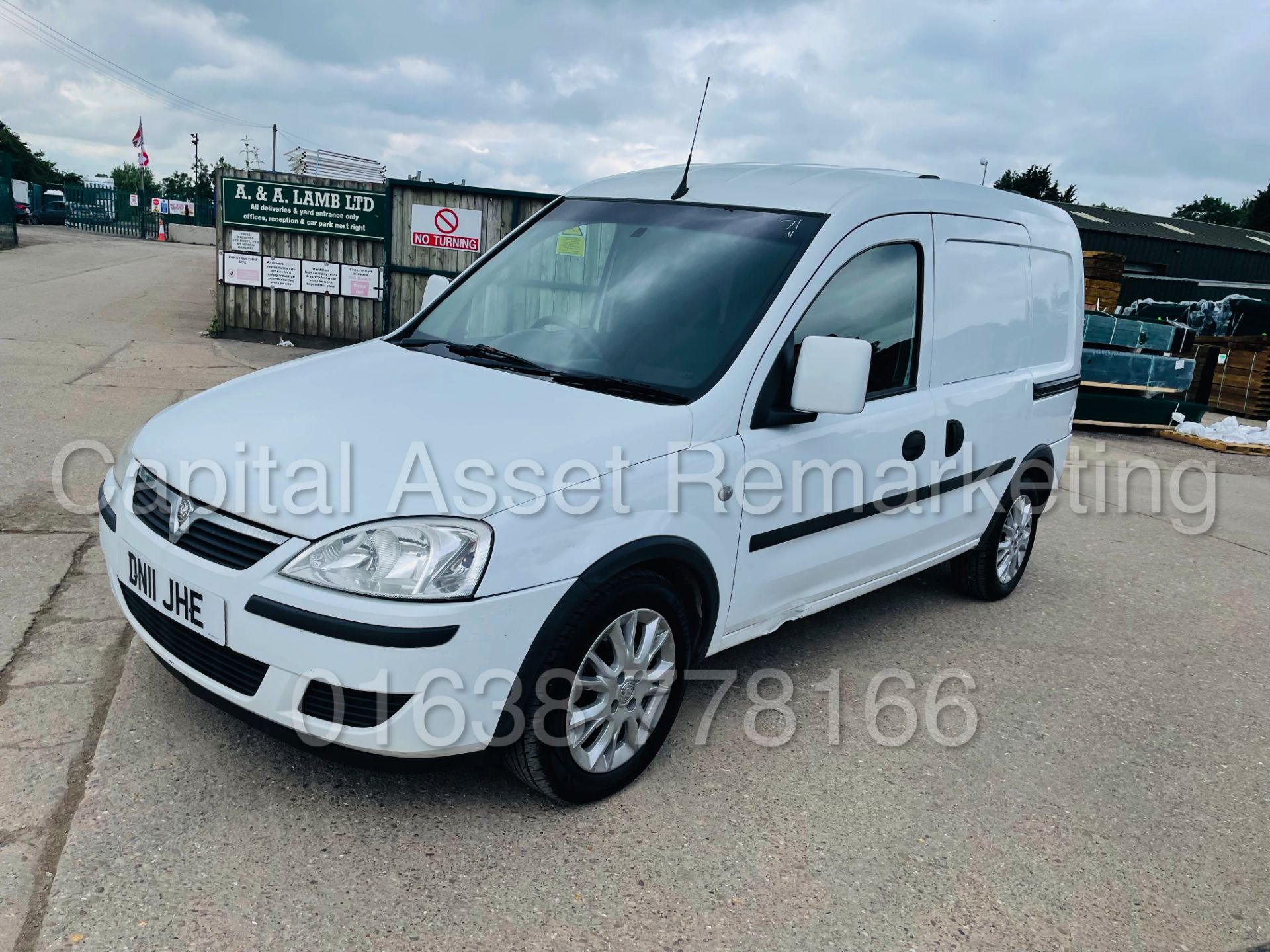 VAUXHALL COMBO CDTI *5 SEATER CREW VAN* (2011 - 11 REG) 'CDTI - 5 SPEED' (1 FORMER KEEPER) - Image 6 of 44