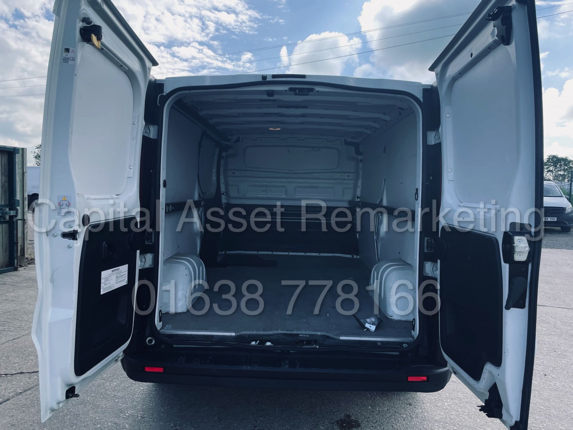 RENAULT TRAFIC LL29 *BUSINESS ENERGY* LWB PANEL VAN (2017 - EURO 6) '1.6 DCI' *A/C - SAT NAV* - Image 25 of 44