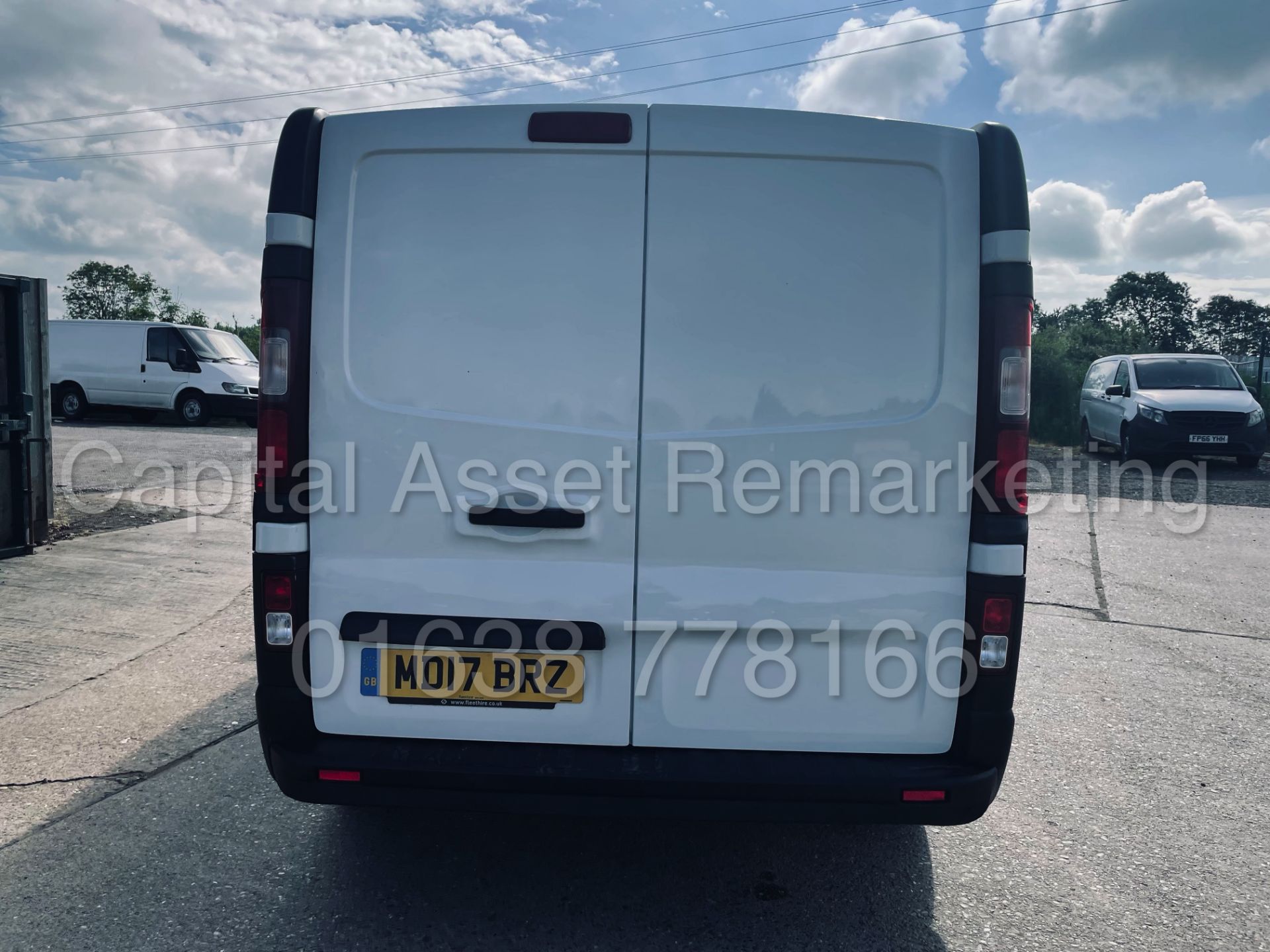 RENAULT TRAFIC LL29 *BUSINESS ENERGY* LWB PANEL VAN (2017 - EURO 6) '1.6 DCI' *A/C - SAT NAV* - Image 11 of 44