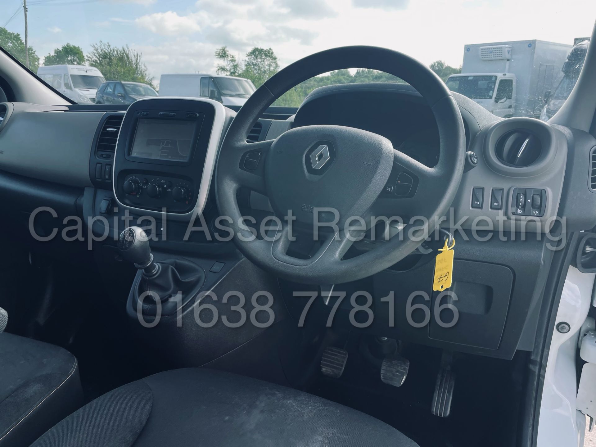 RENAULT TRAFIC LL29 *BUSINESS ENERGY* LWB PANEL VAN (2017 - EURO 6) '1.6 DCI' *A/C - SAT NAV* - Image 31 of 44